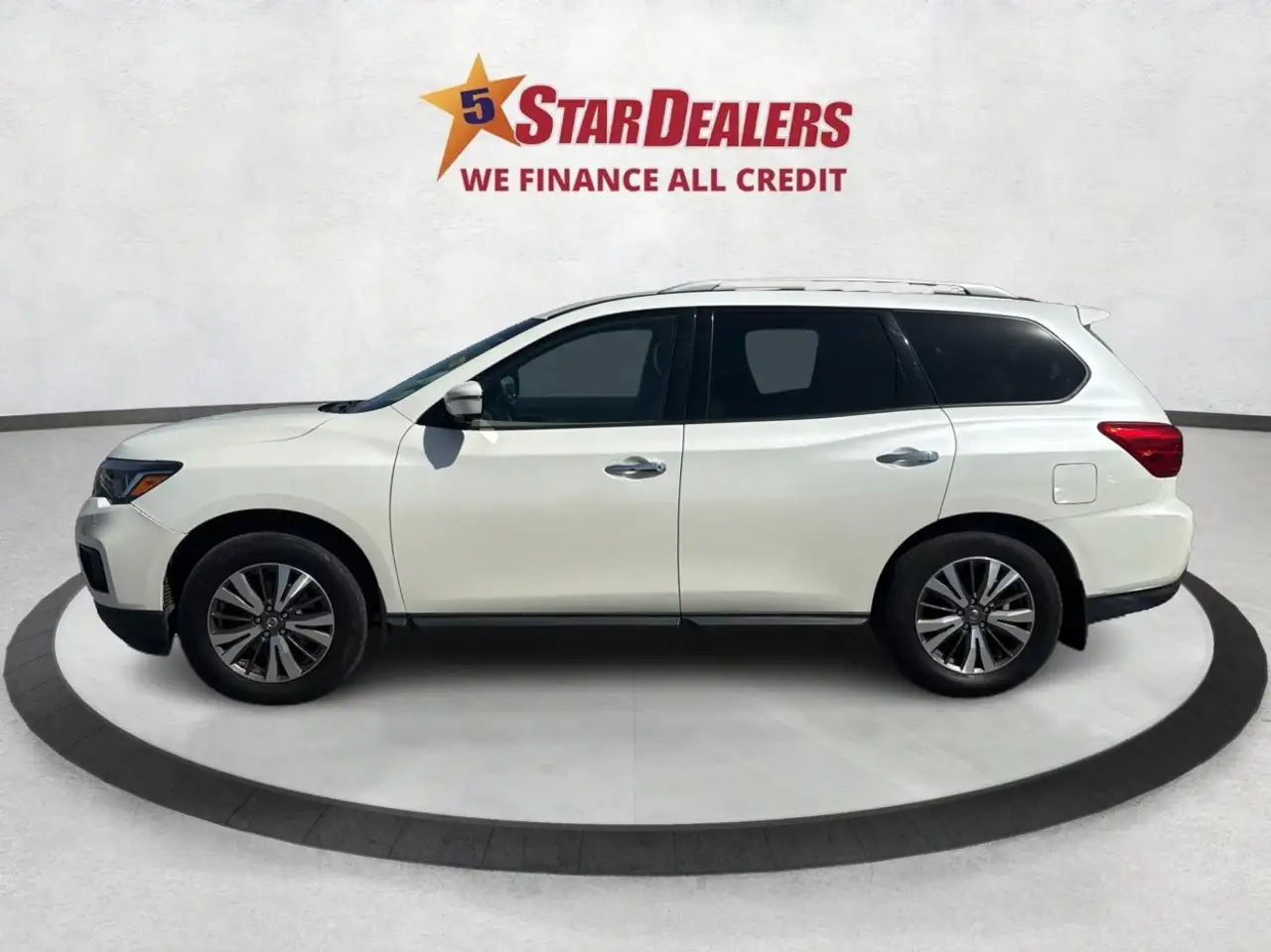 Nissan Pathfinder снимка Nissan Pathfinder