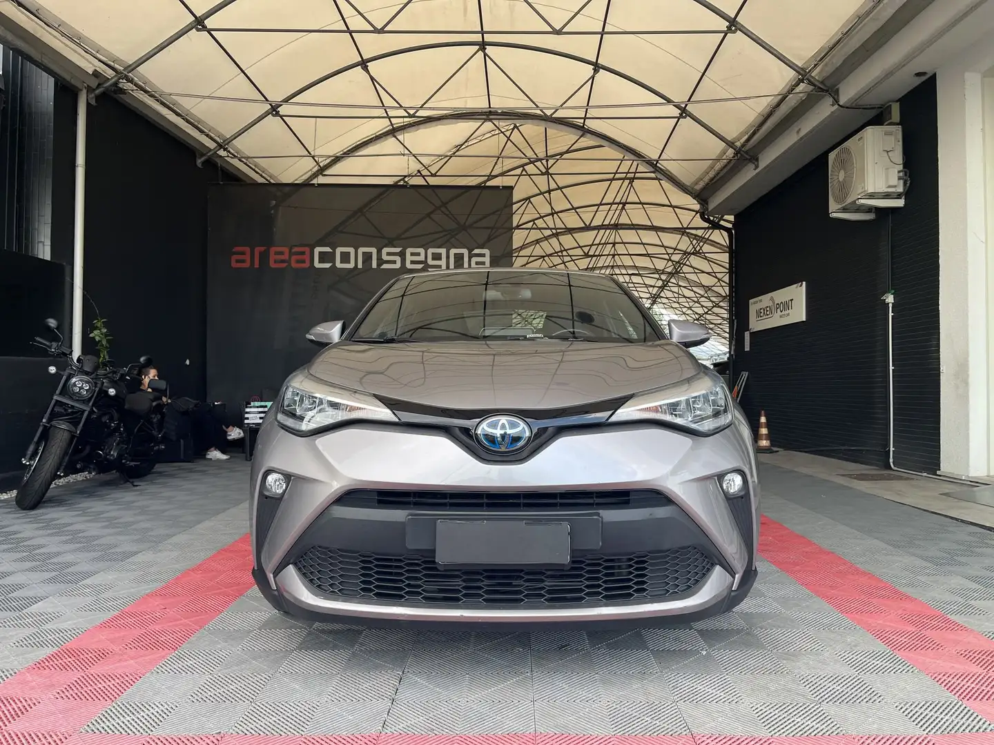 Toyota C-HR C-HR 1.8 Hybrid E-CVT Sport Grijs - 2