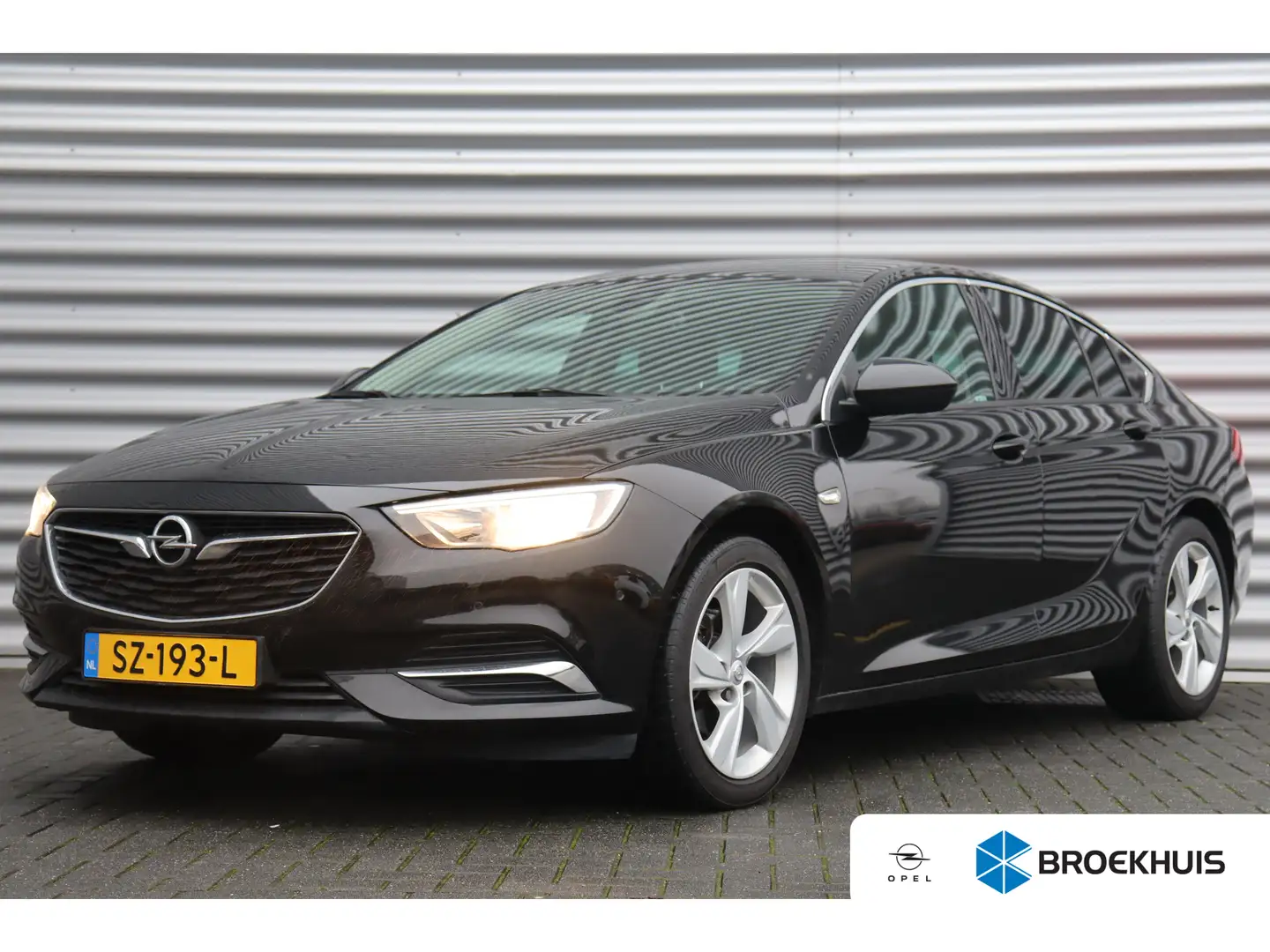 Opel Insignia Grand Sport 1.5 TURBO 165PK INNOVATION+ / NAVI / L Zwart - 1