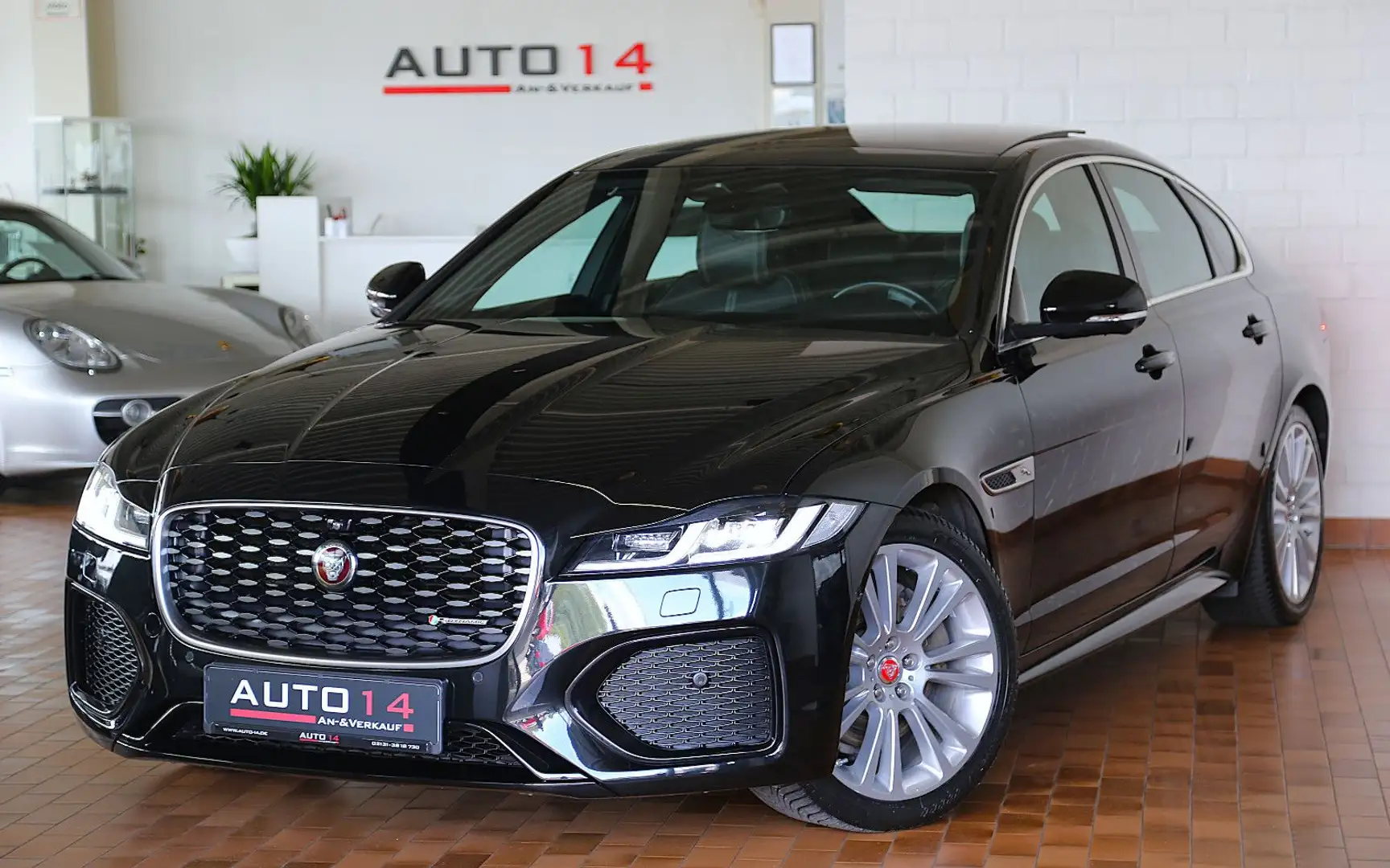 Jaguar XF R-Dynamic S Panorama LED Meridian 360°Kamera Noir - 1