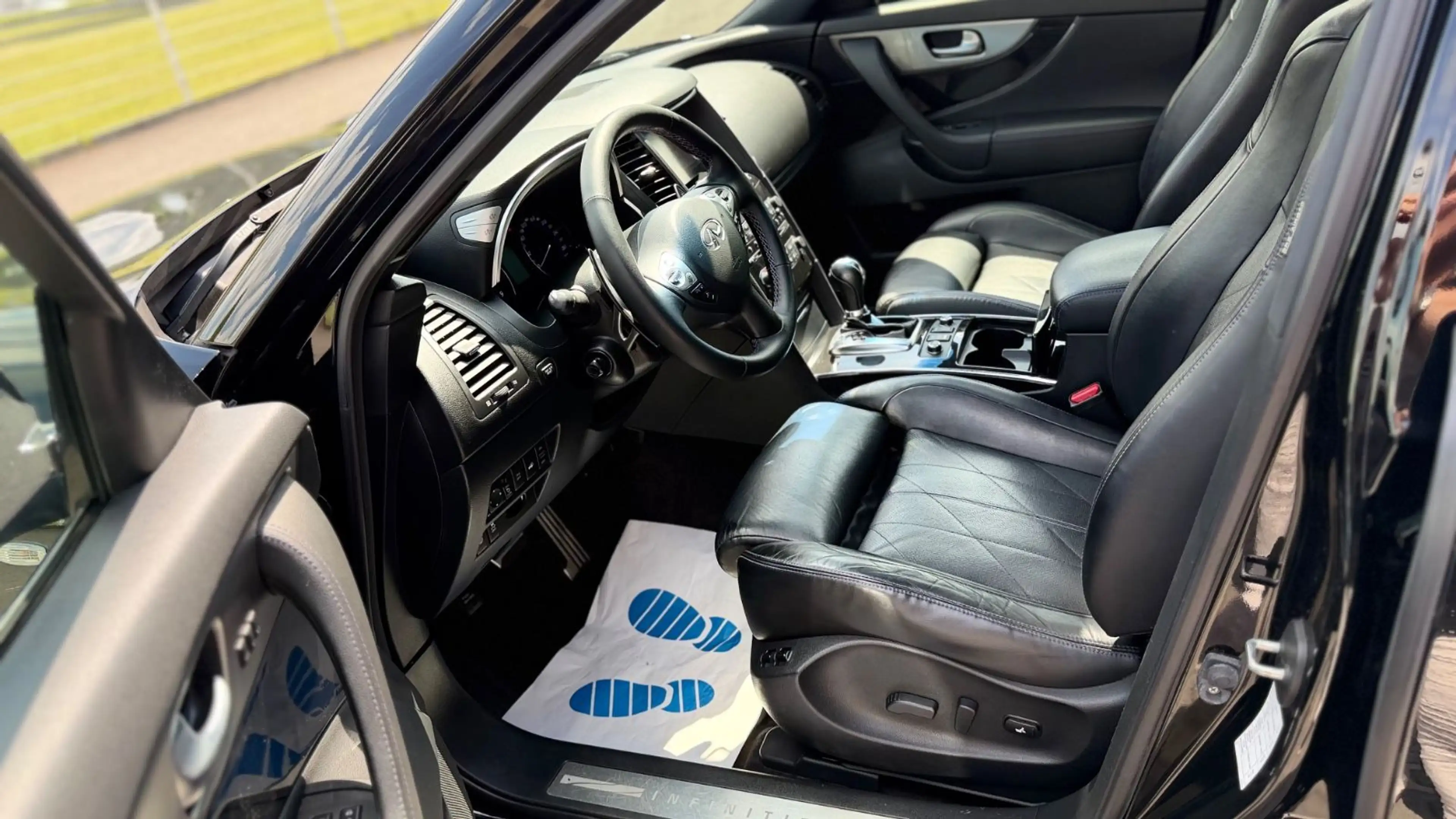 Infiniti QX70 3.7 S Autom./Navi+/SD/Leder/Bi-Xen/EURO6 — photo 3