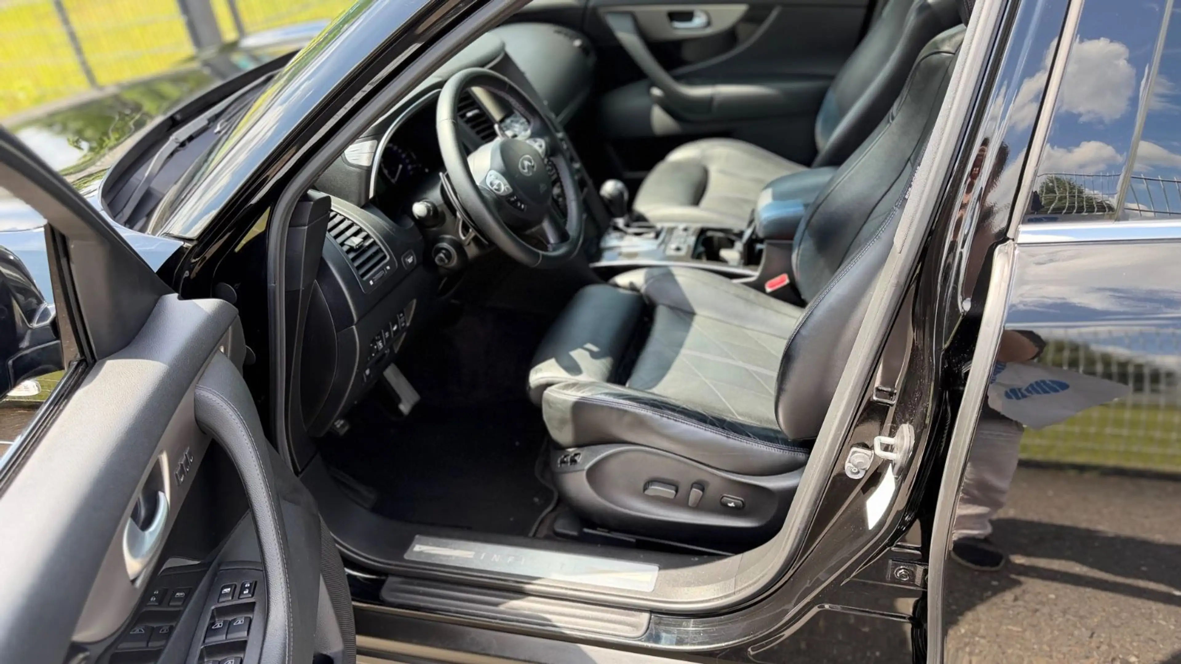 Infiniti QX70 3.7 S Autom./Navi+/SD/Leder/Bi-Xen/EURO6 — photo 12