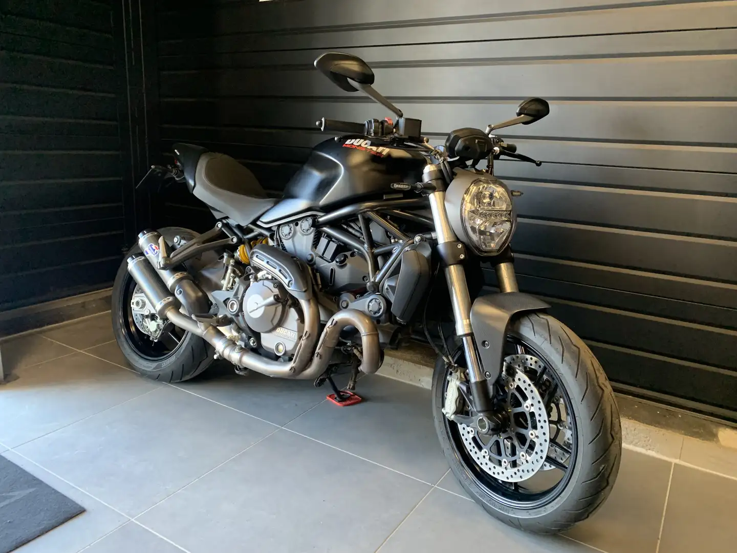 Ducati Monster 821 Negru - 2