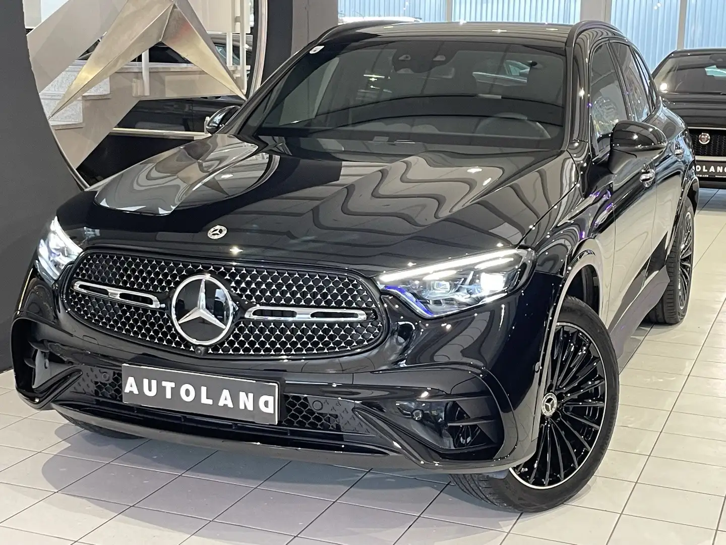 Mercedes-Benz GLC 300 de 4Matic AMG Line Schwarz - 1