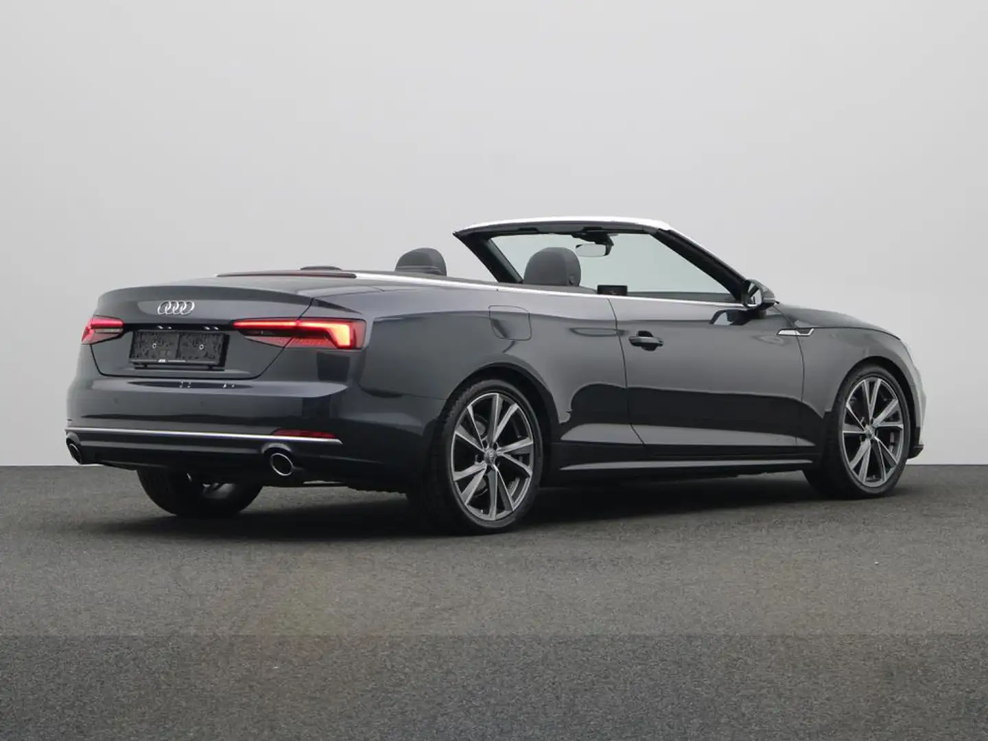 Audi A5 Cabriolet 40 TFSI 190 PK S-TRONIC AUTOMAAT Grijs - 2