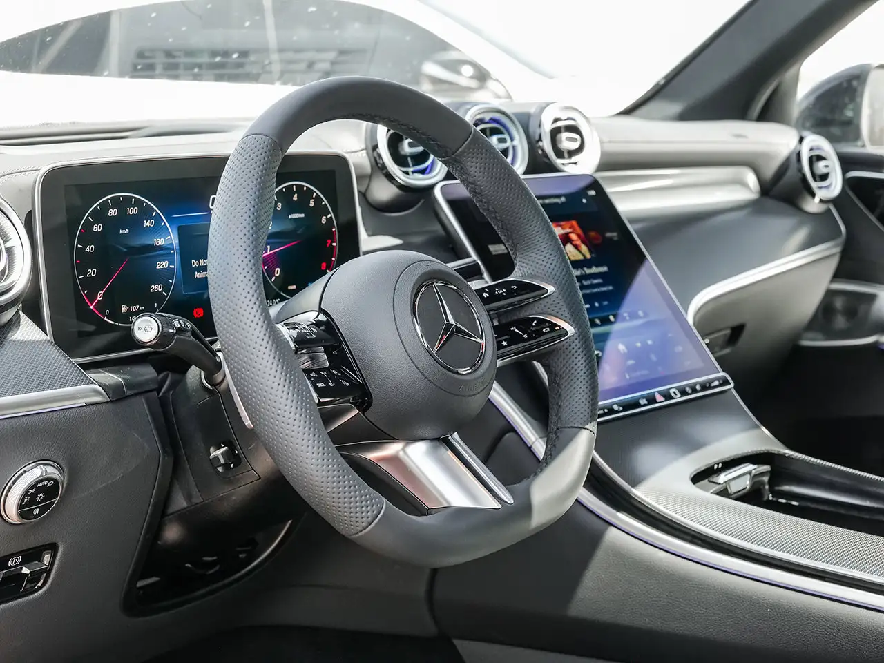 Mercedes-Benz GLC снимка Mercedes-Benz GLC