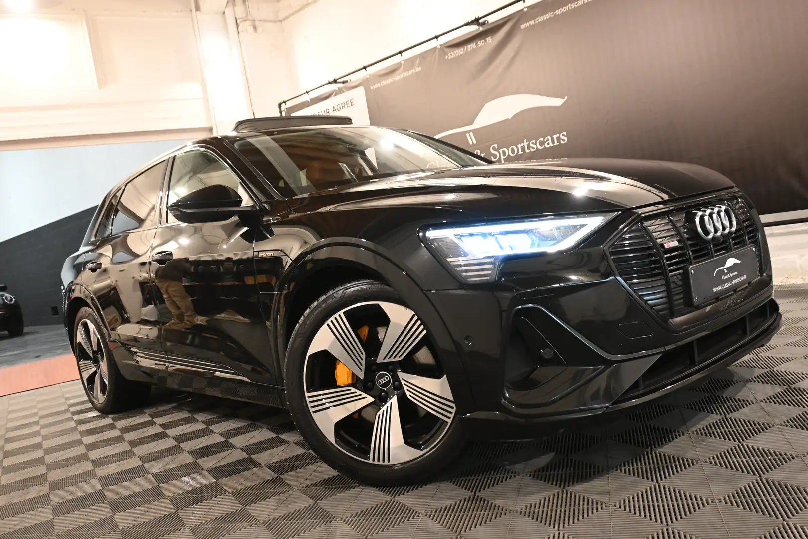 Audi e-tron 95 kWh 55 QUATTRO / S-LINE / TOIT PANO / CAMERA ! Schwarz - 2