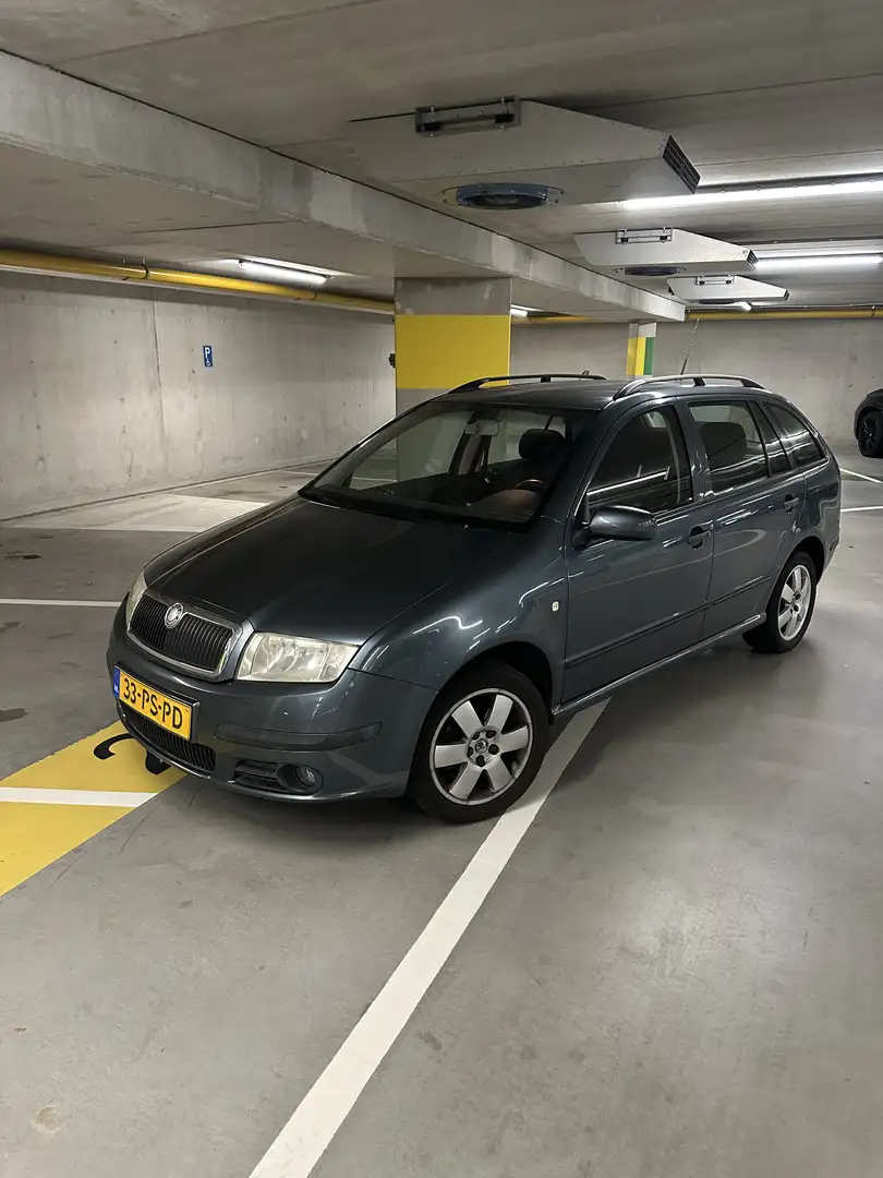 Skoda Fabia 1.4-16V Elegance Grijs - 1