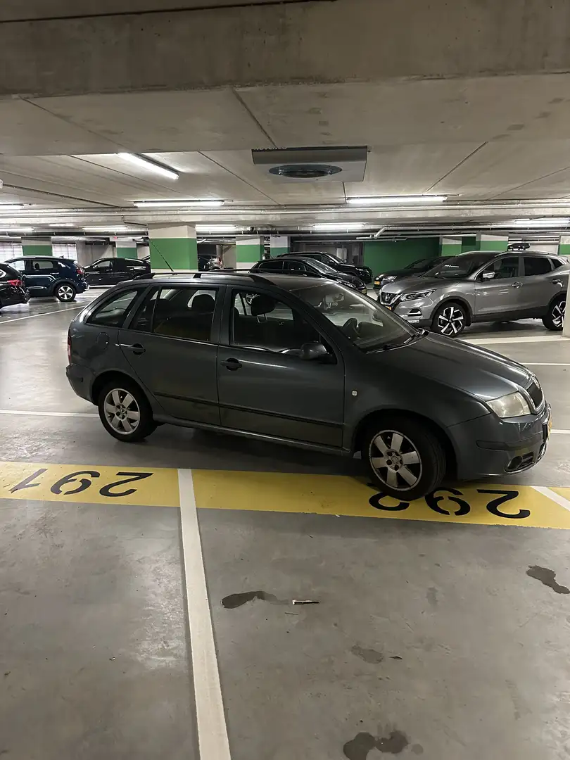 Skoda Fabia 1.4-16V Elegance Grijs - 2
