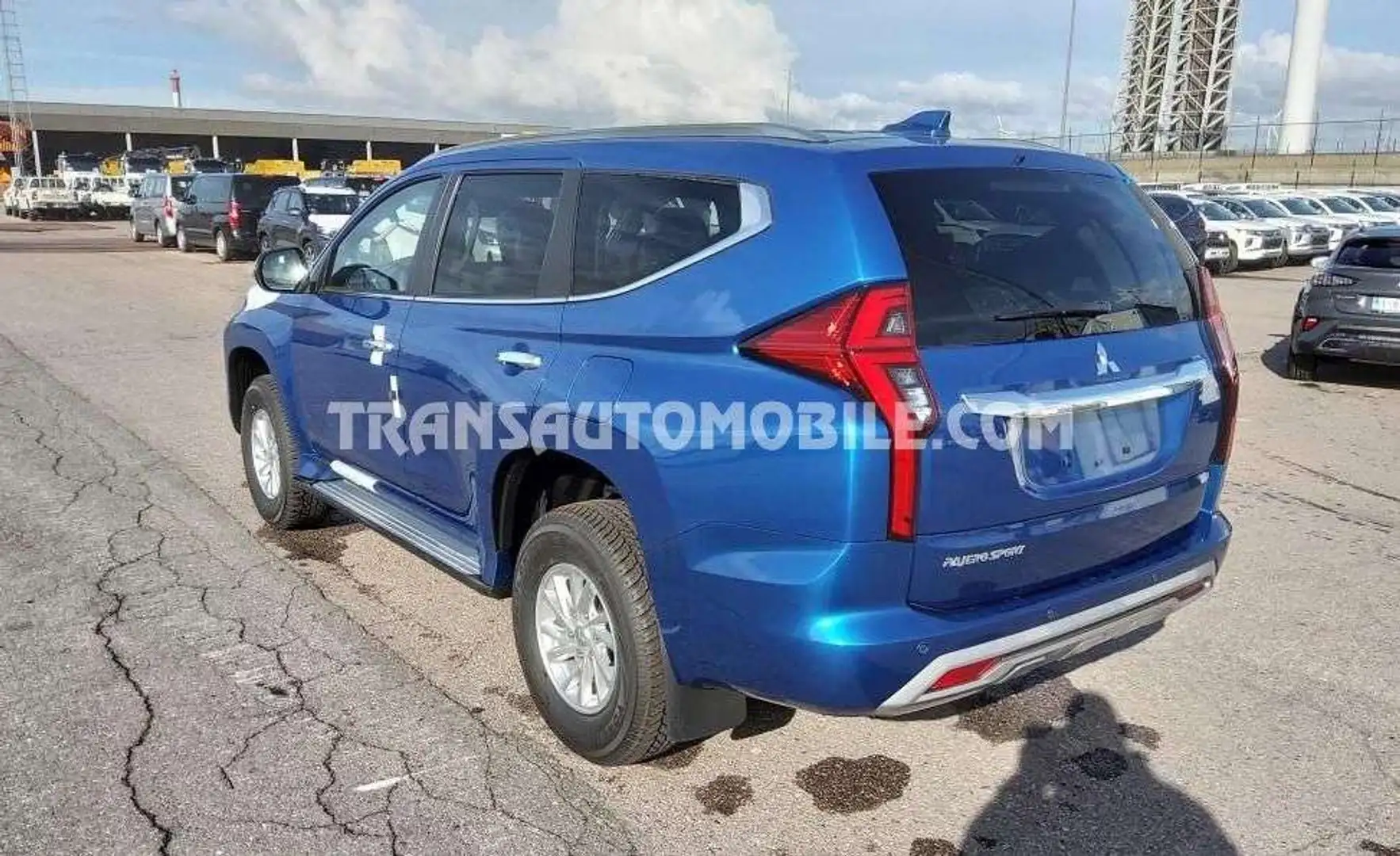 Mitsubishi Montero GLX  - EXPORT OUT EU TROPICAL VERSION - EXPORT OUT Azul - 2