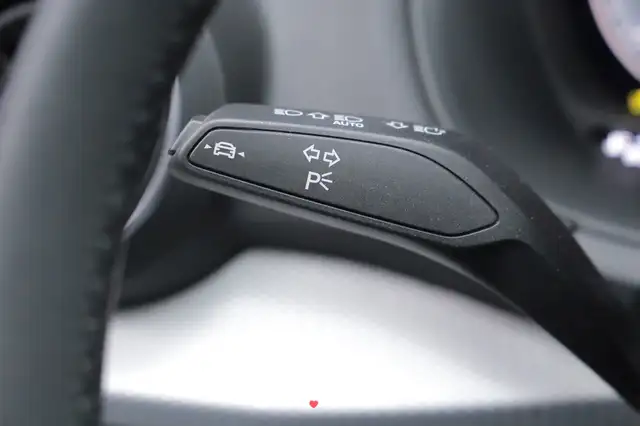 Audi Q2 view 12
