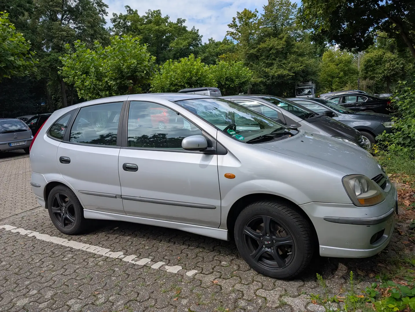 Nissan Almera Tino Almera Tino Fresh srebrna - 1