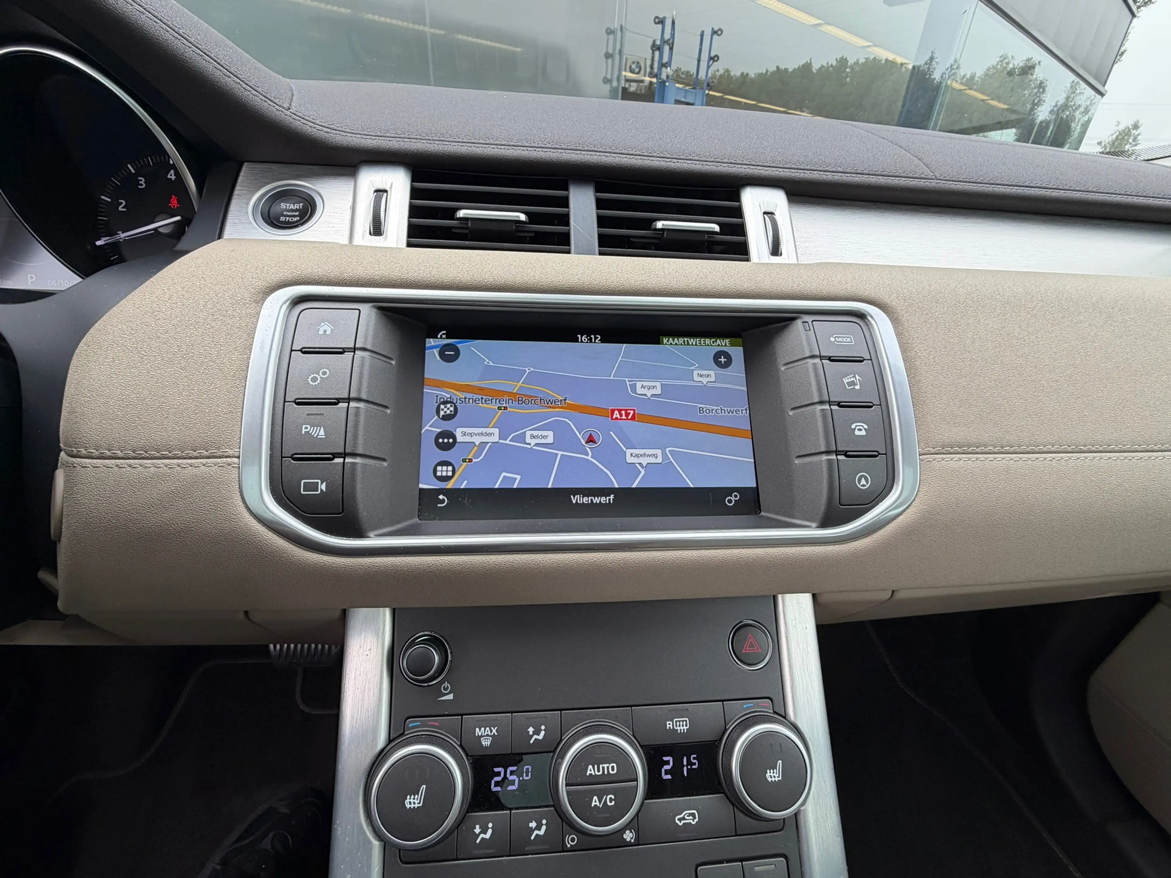 Land Rover Range Rover Evoque 2.0 Si4 Urban Series SE Leer / Pano / Cruise / Car — photo 16