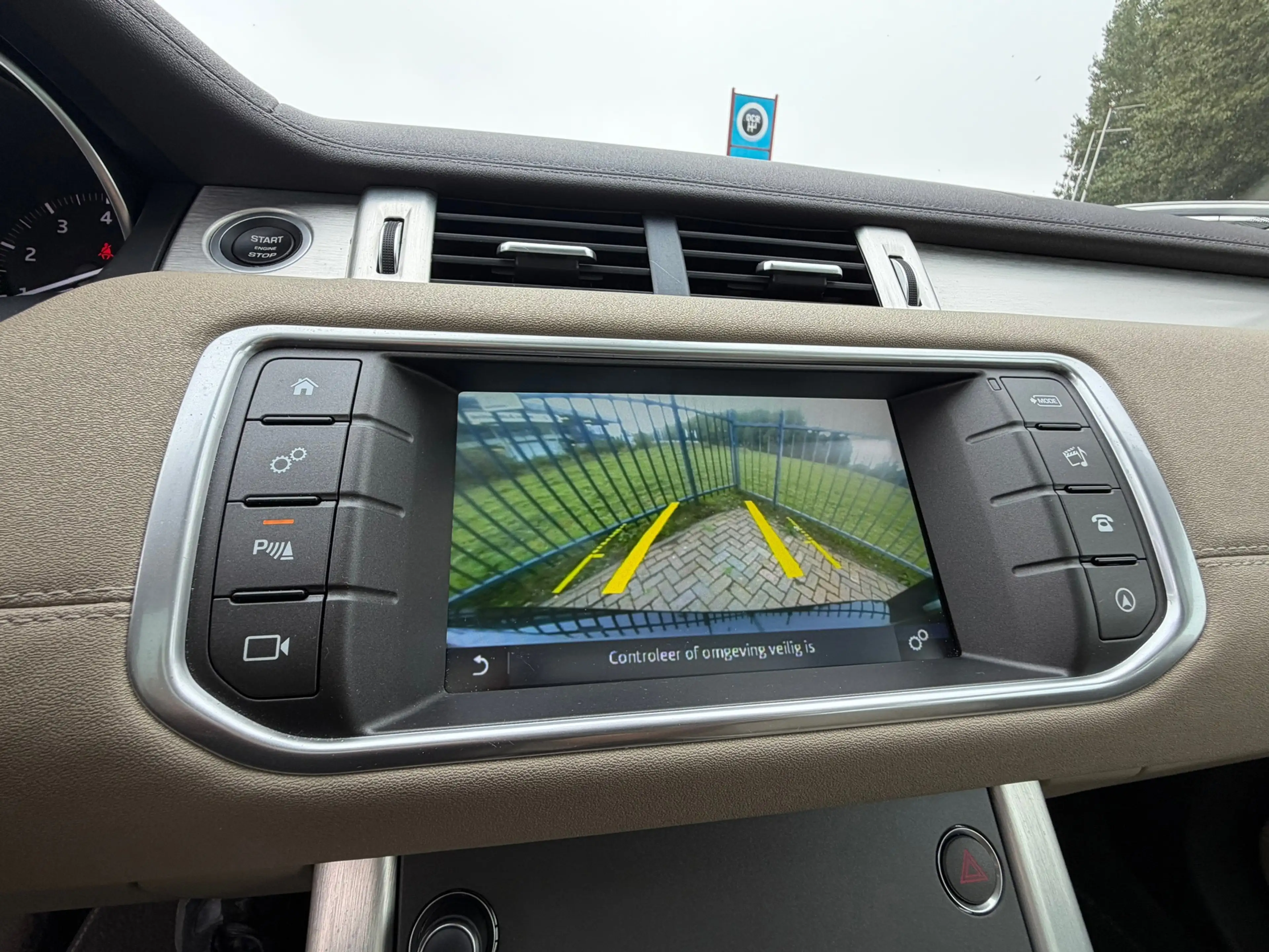 Land Rover Range Rover Evoque 2.0 Si4 Urban Series SE Leer / Pano / Cruise / Car — photo 21