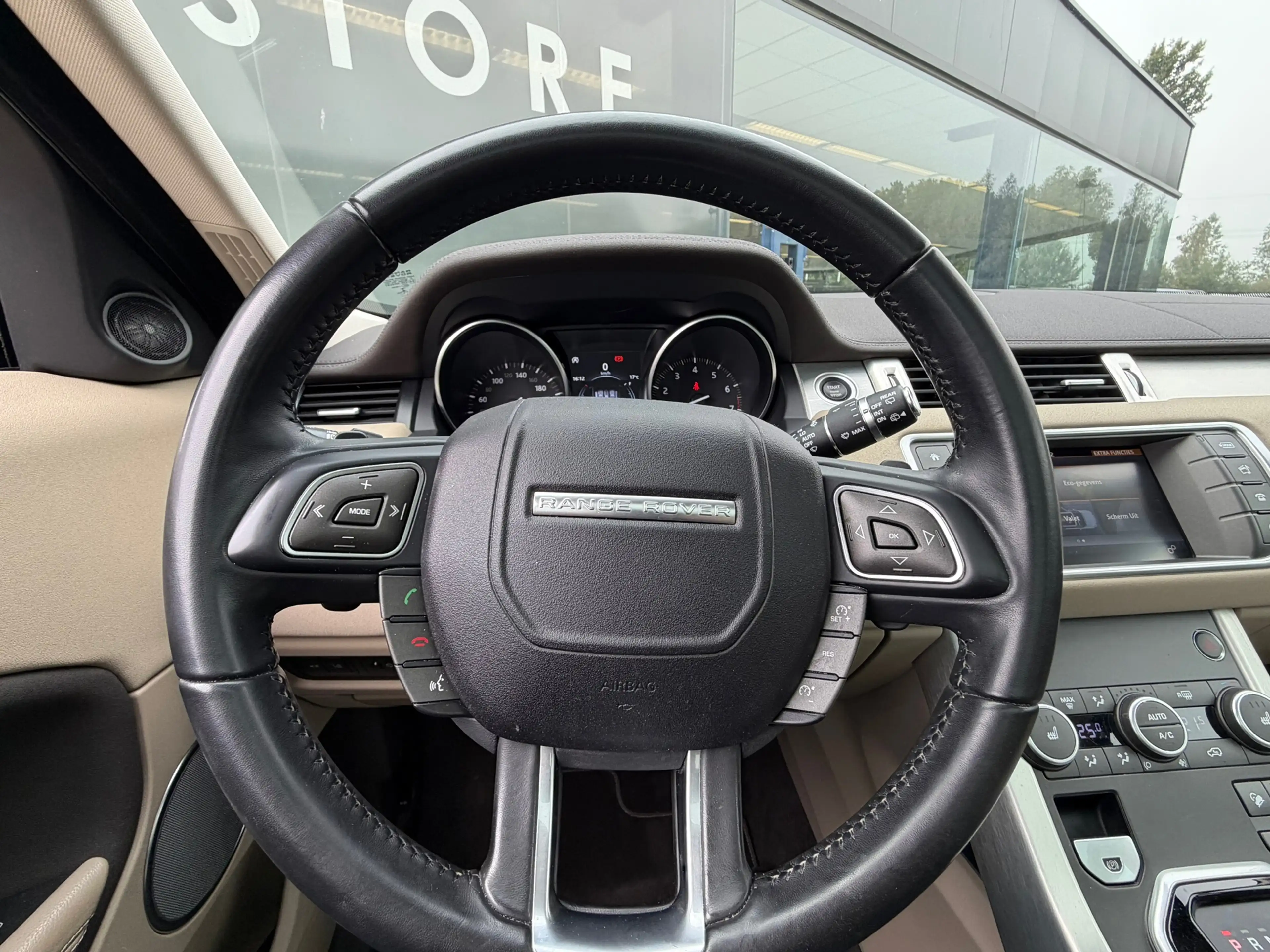 Land Rover Range Rover Evoque 2.0 Si4 Urban Series SE Leer / Pano / Cruise / Car — photo 15