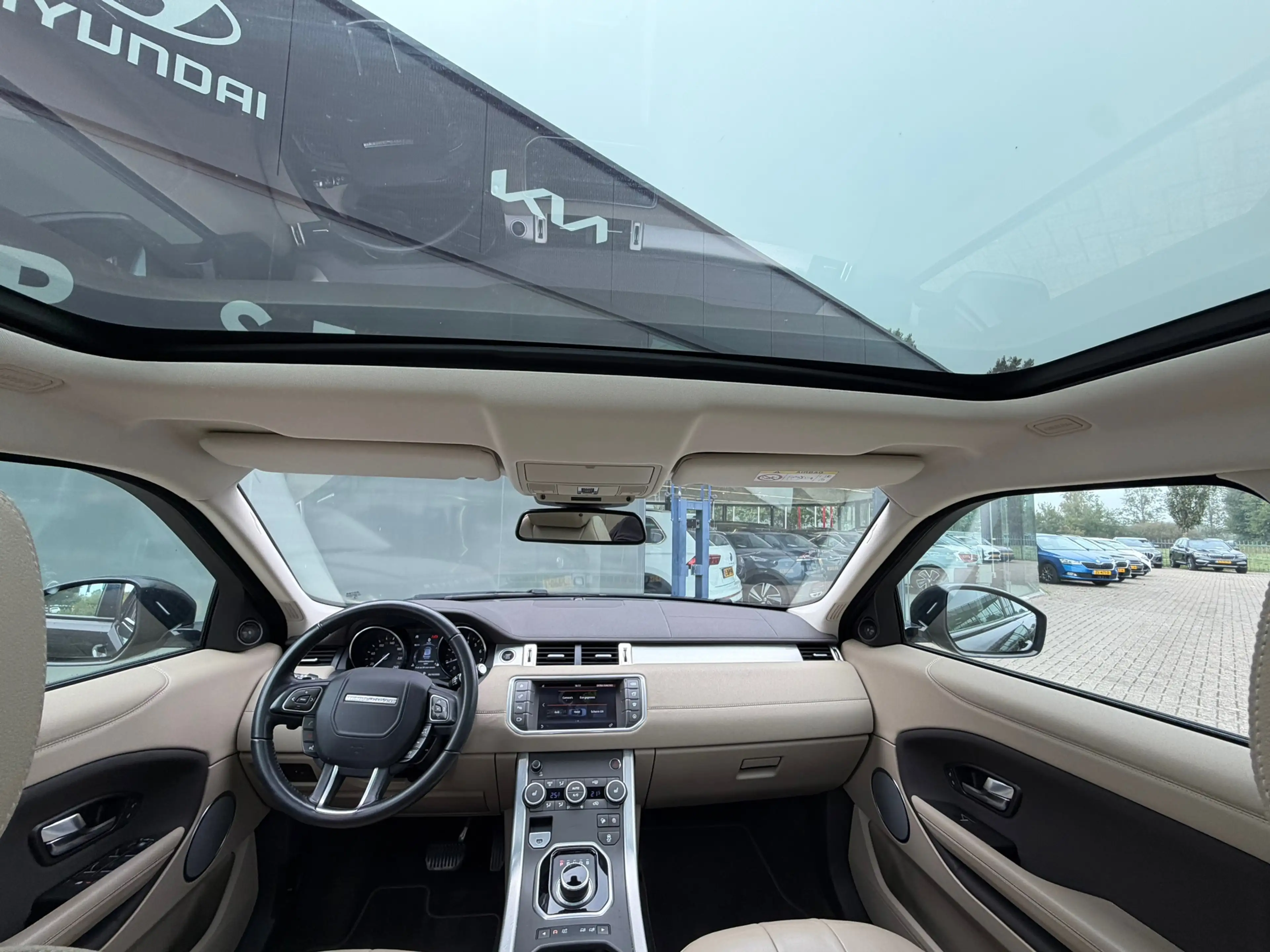 Land Rover Range Rover Evoque 2.0 Si4 Urban Series SE Leer / Pano / Cruise / Car — photo 8