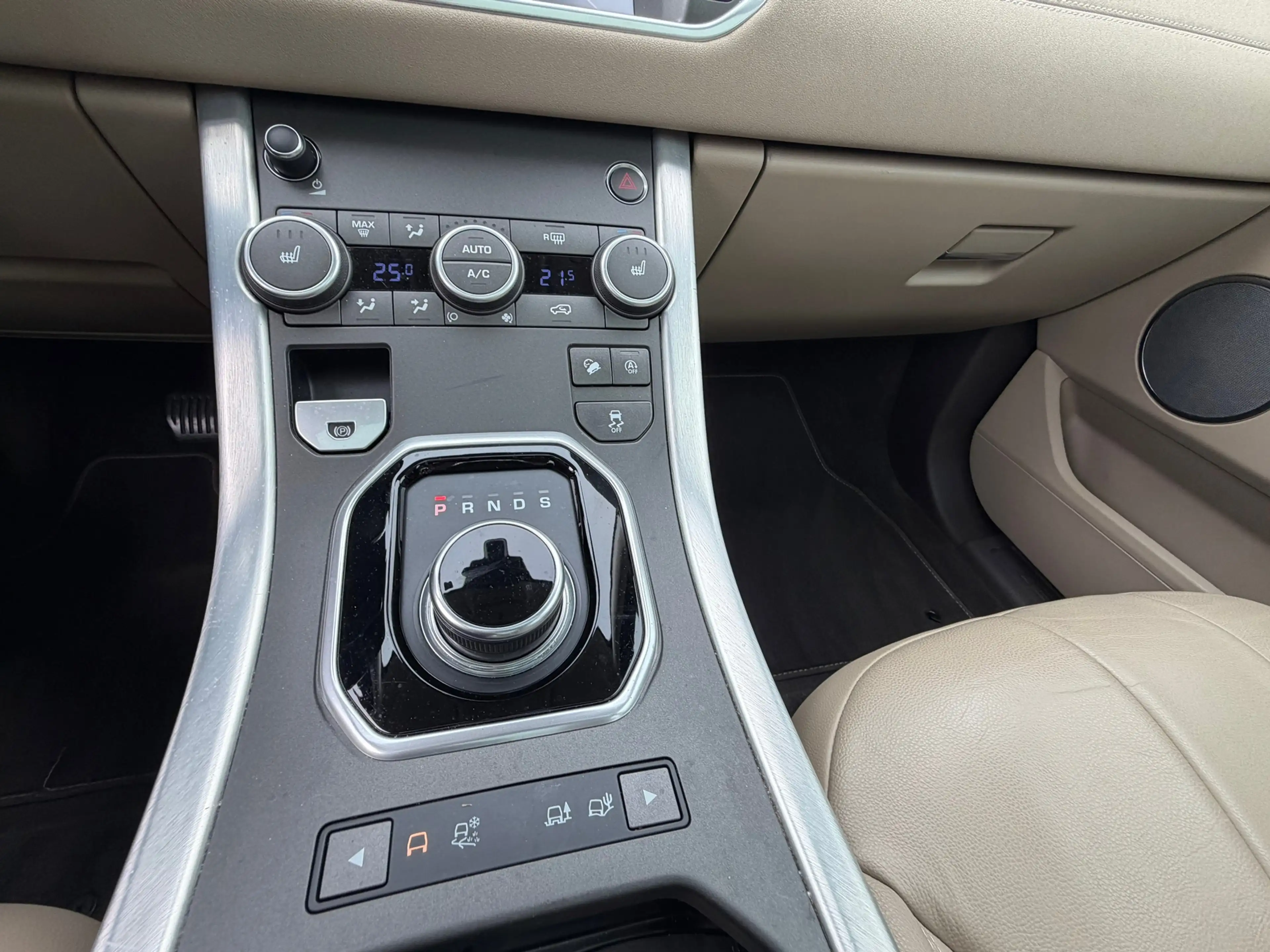 Land Rover Range Rover Evoque 2.0 Si4 Urban Series SE Leer / Pano / Cruise / Car — photo 17