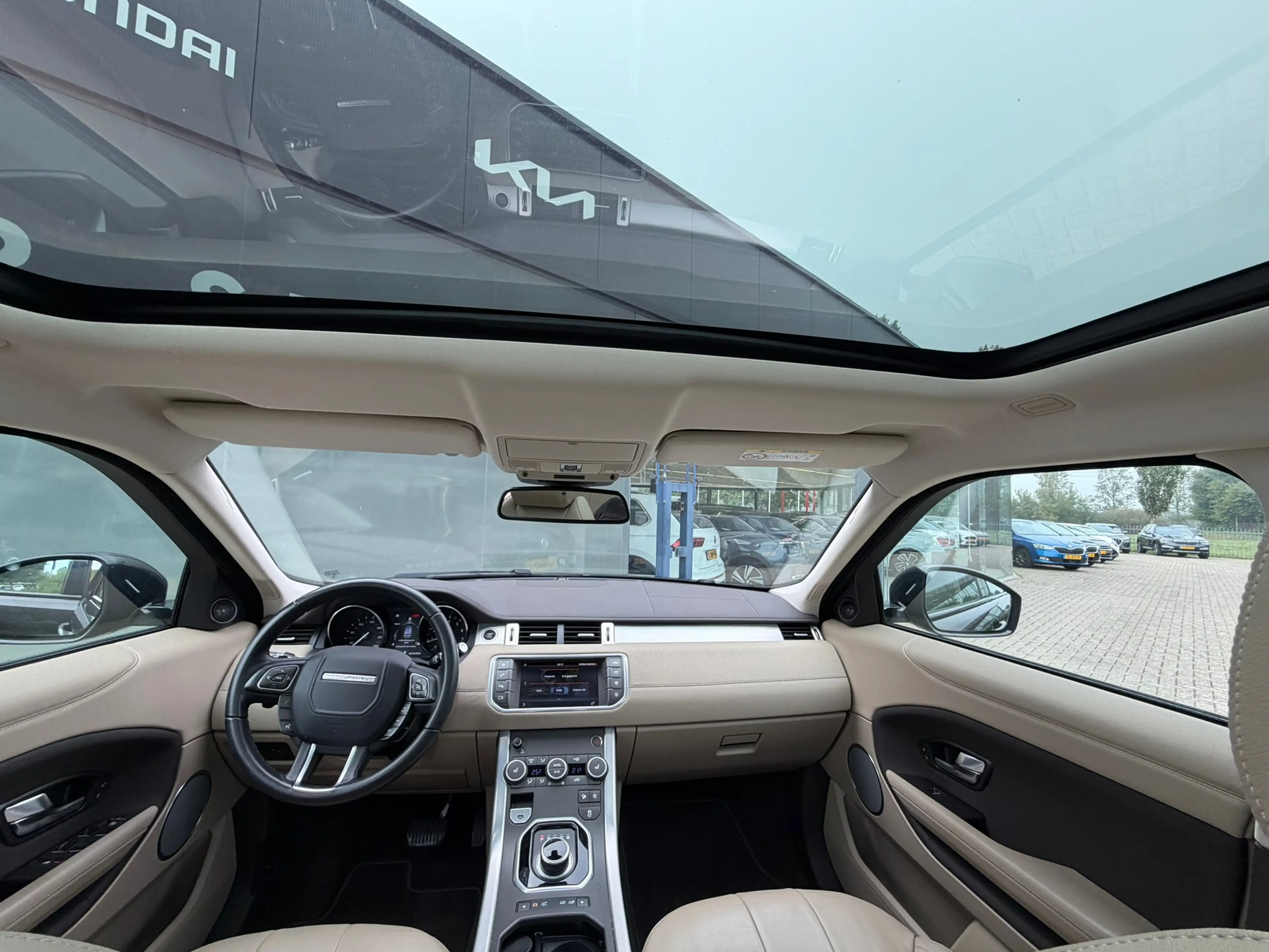 Land Rover Range Rover Evoque 2.0 Si4 Urban Series SE Leer / Pano / Cruise / Car — photo 23