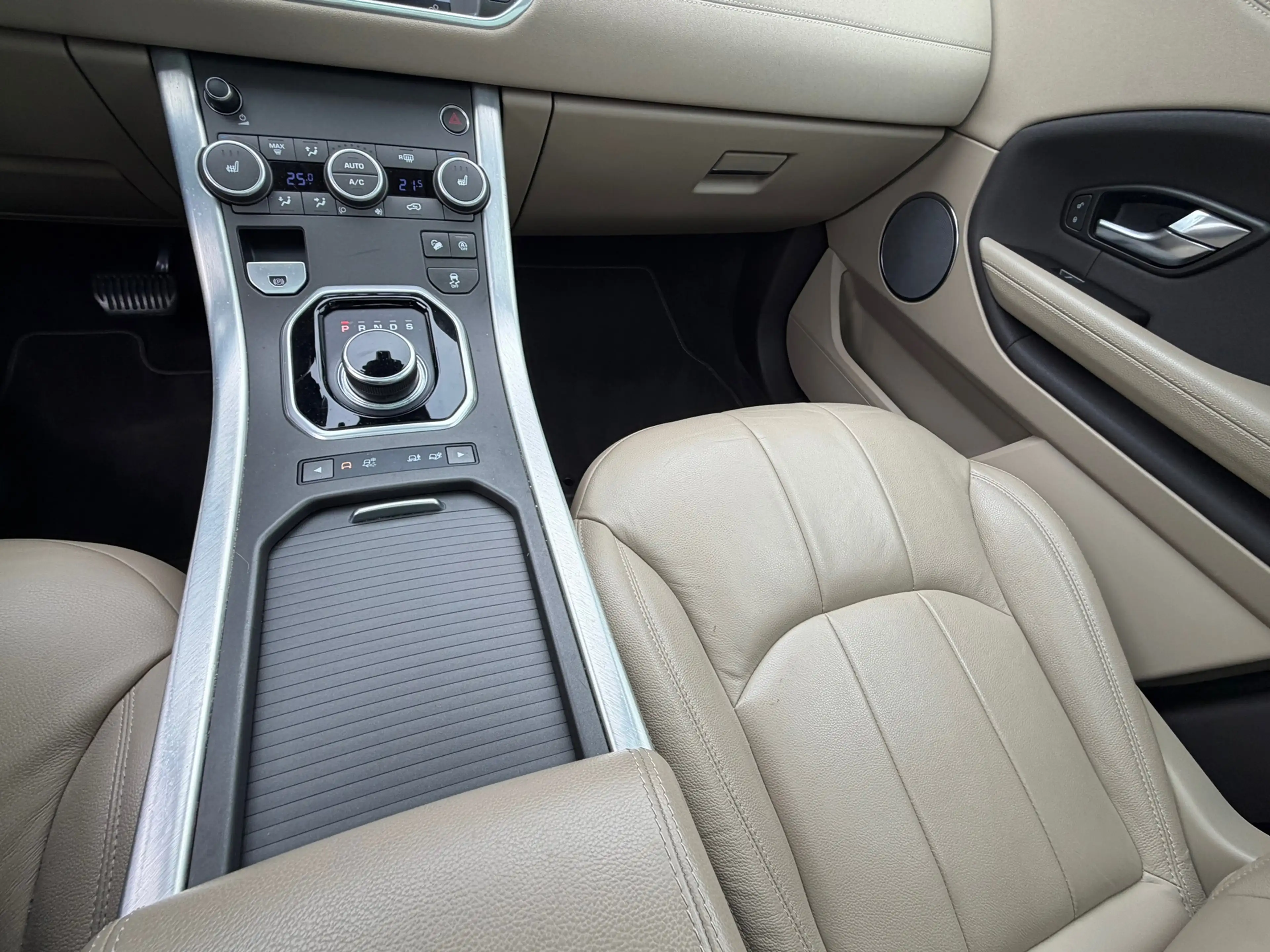 Land Rover Range Rover Evoque 2.0 Si4 Urban Series SE Leer / Pano / Cruise / Car — photo 30