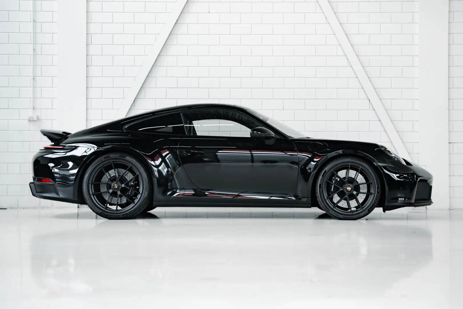 Porsche 992 Carrera GTS BTW | Carbon | Lift l Pano l Bose Schwarz - 2