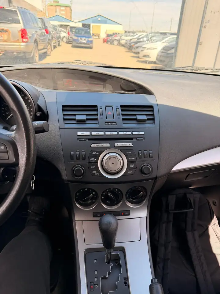 Mazda 3 снимка Mazda 3