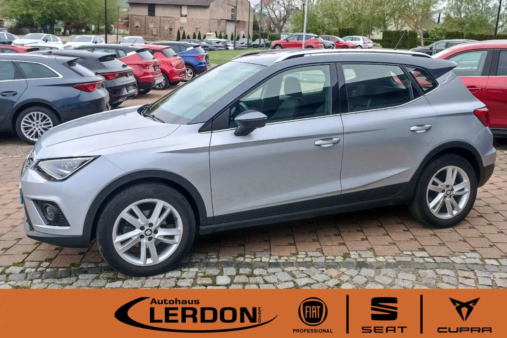 SEAT Arona 1.5 TSI FR NAVI|LED|DAB|FullLink|ab4,99% Silber - 1