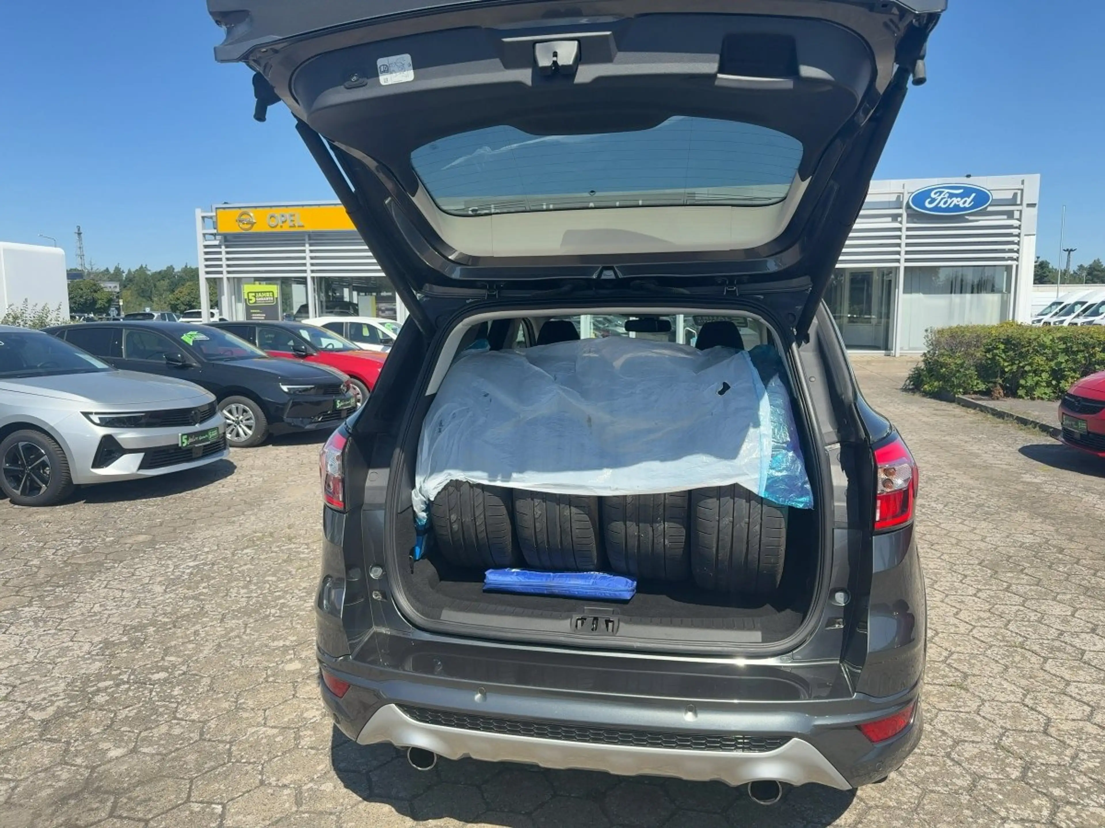 Ford Kuga 1.5 EcoBoost Vignale Navi+Winterp.+2xKlima — photo 8