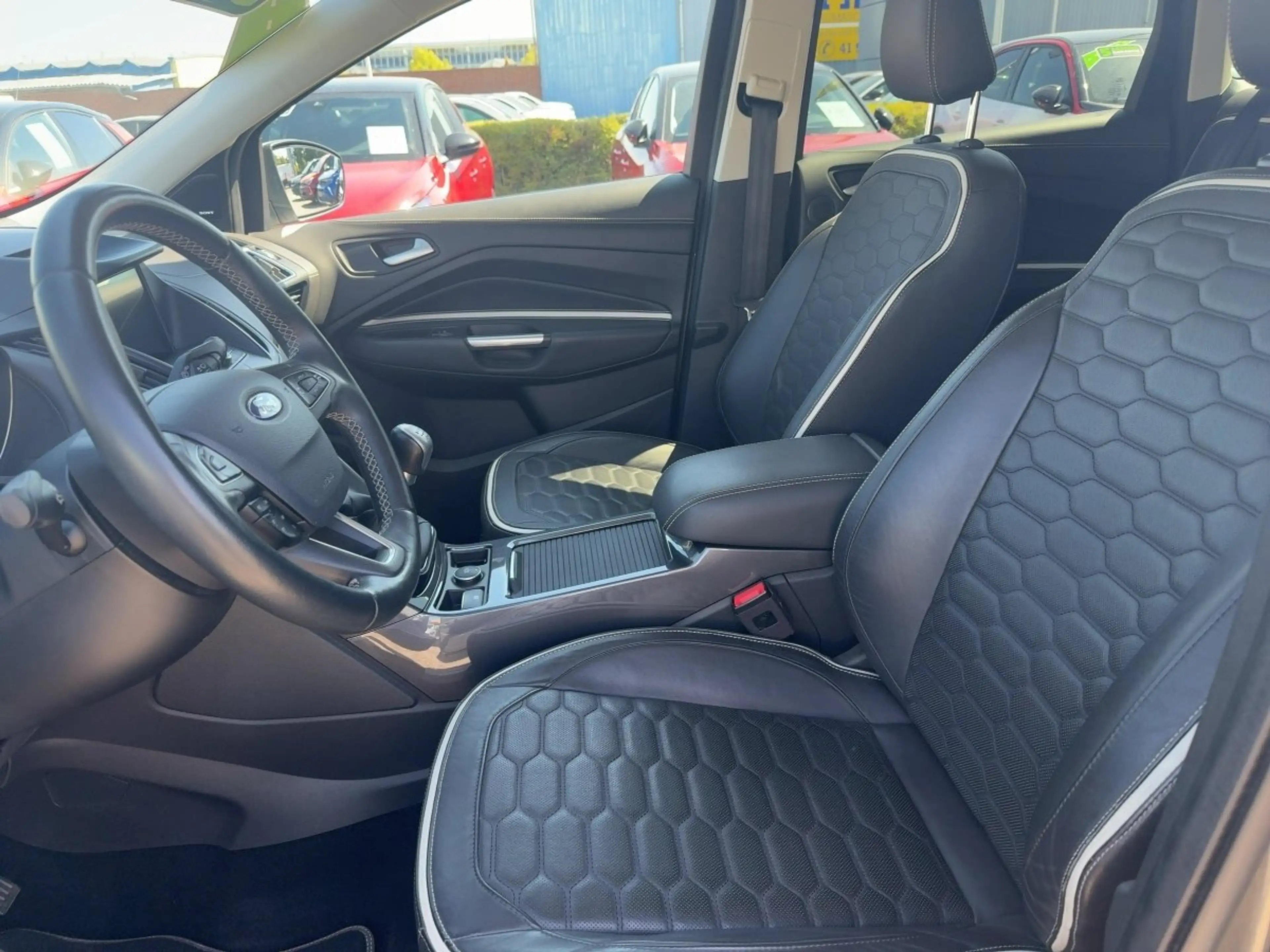 Ford Kuga 1.5 EcoBoost Vignale Navi+Winterp.+2xKlima — photo 9