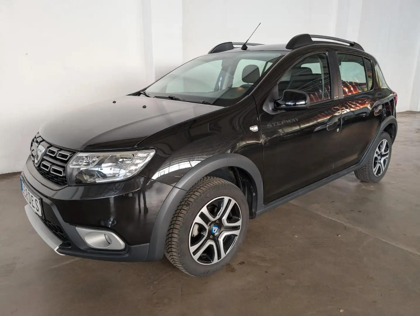 Dacia Sandero Stepway Celebration 1.0 TCe90 Schwarz - 1