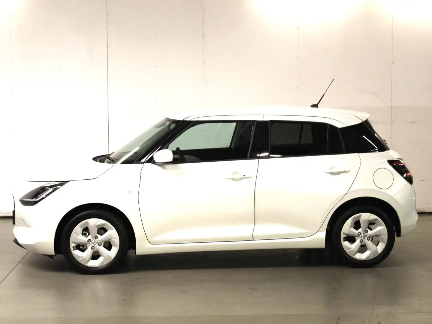 Suzuki Swift 1.2 Select Smart Hybrid | ALL SEASONBANDEN | RIJKL Blanc - 2