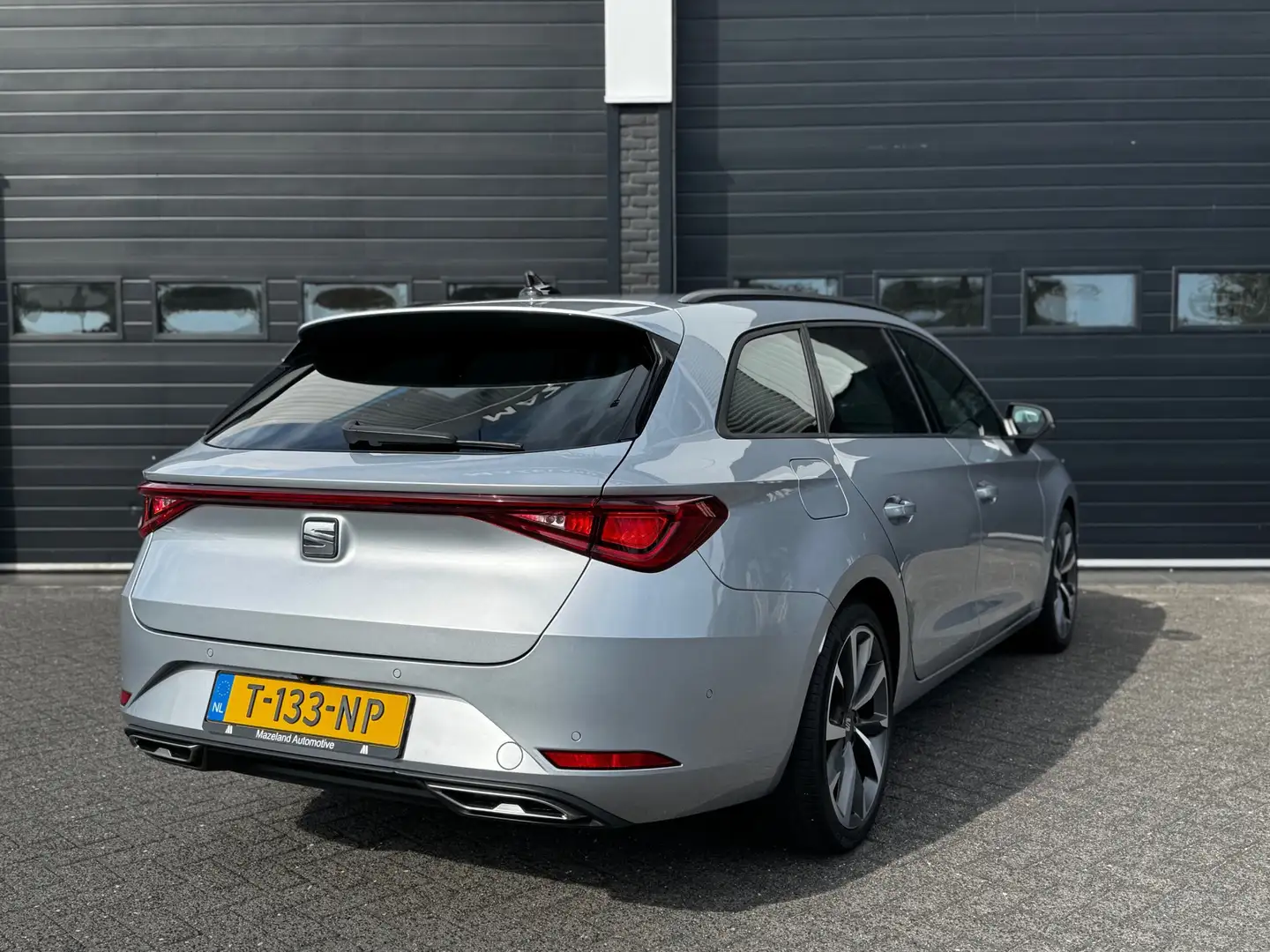 SEAT Leon Sportstourer 1.5 eTSI 150PK FR Business Intense Au Argent - 2