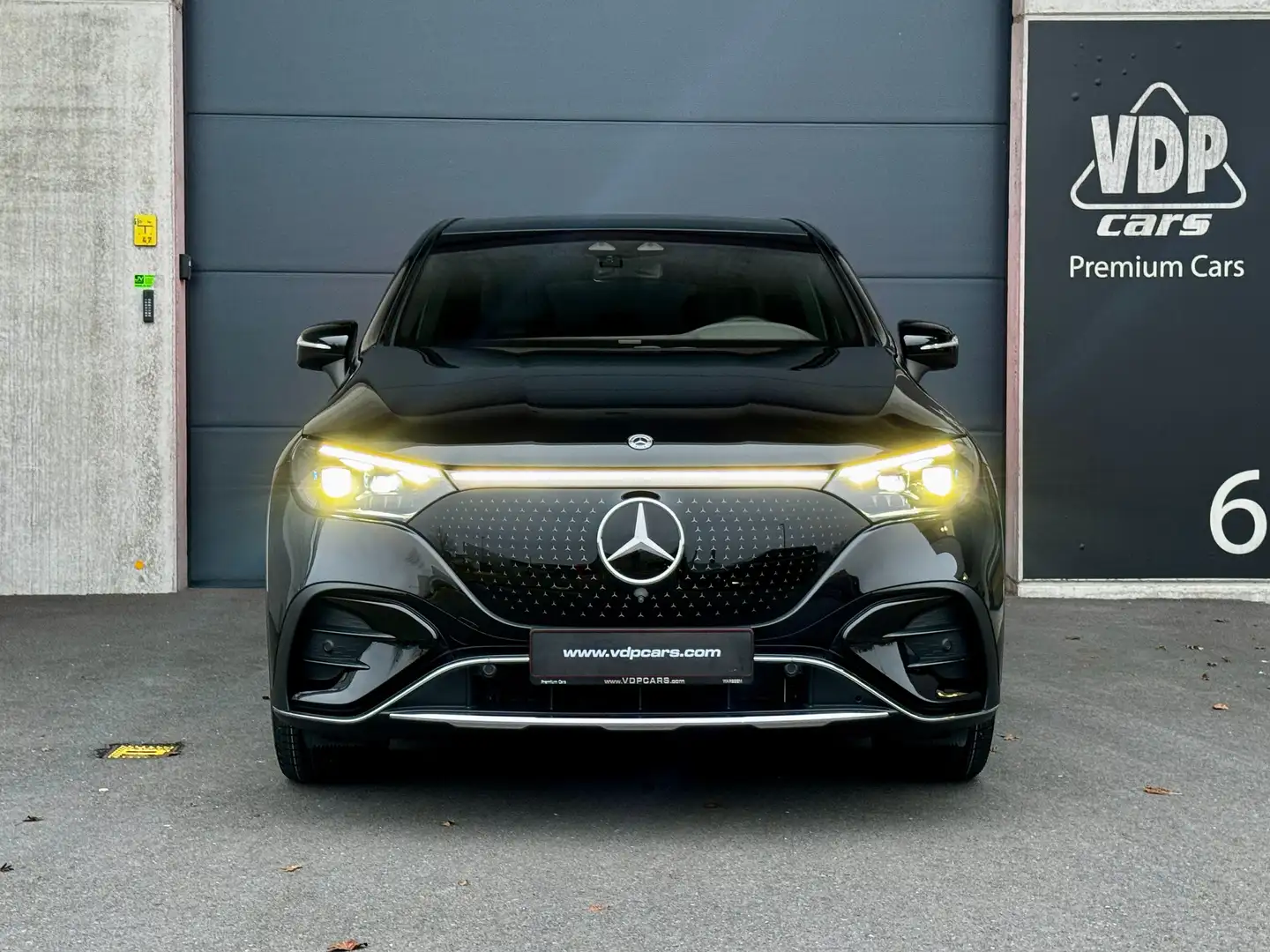 Mercedes-Benz EQE SUV 500 AMG 4M HYPERSCREEN ACHTERAS10° PANO HUD Noir - 2