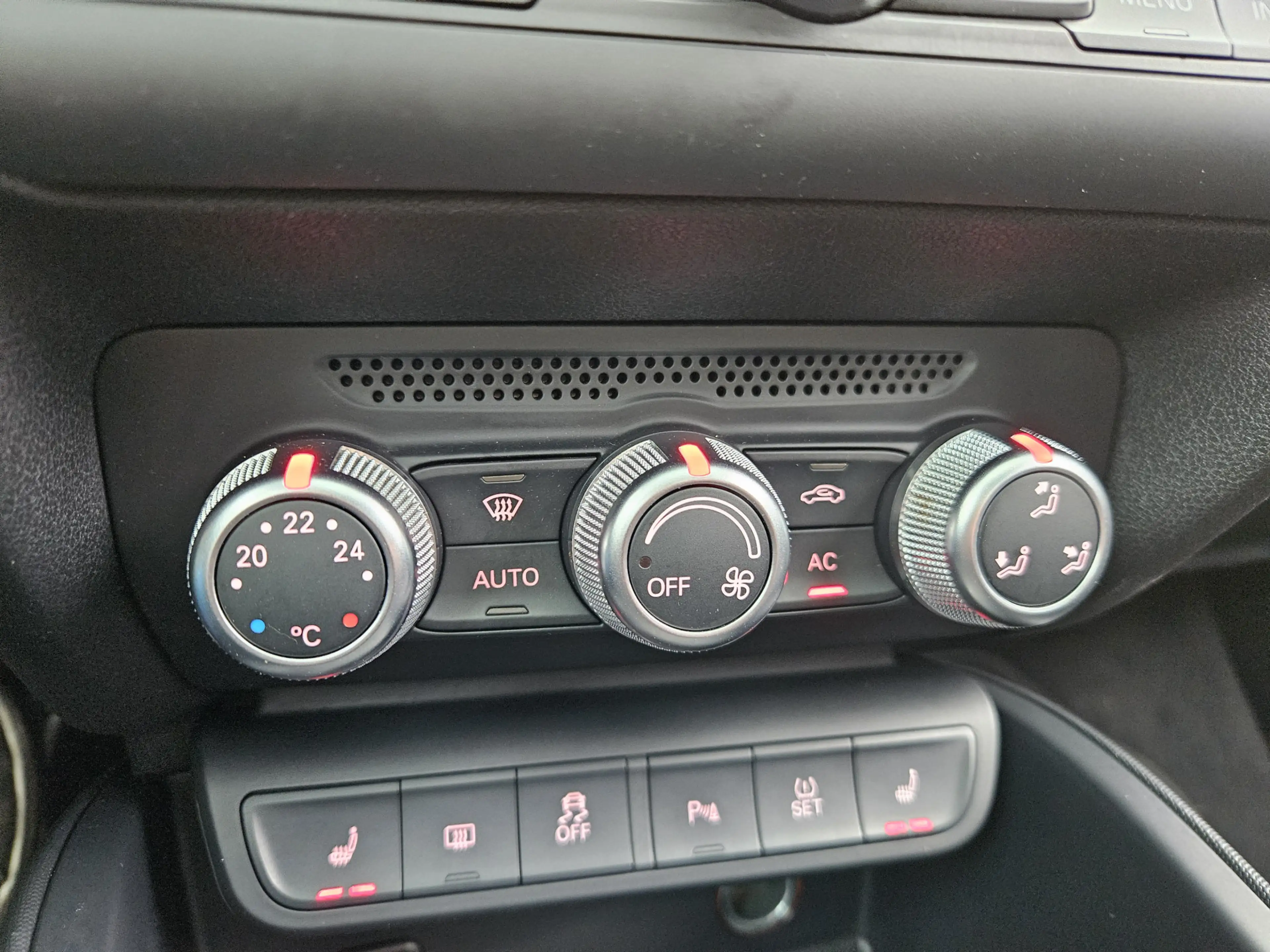 Audi A1 1.4 TFSI S Edition /Automaat/Pano/Stoelverwarming! — photo 19