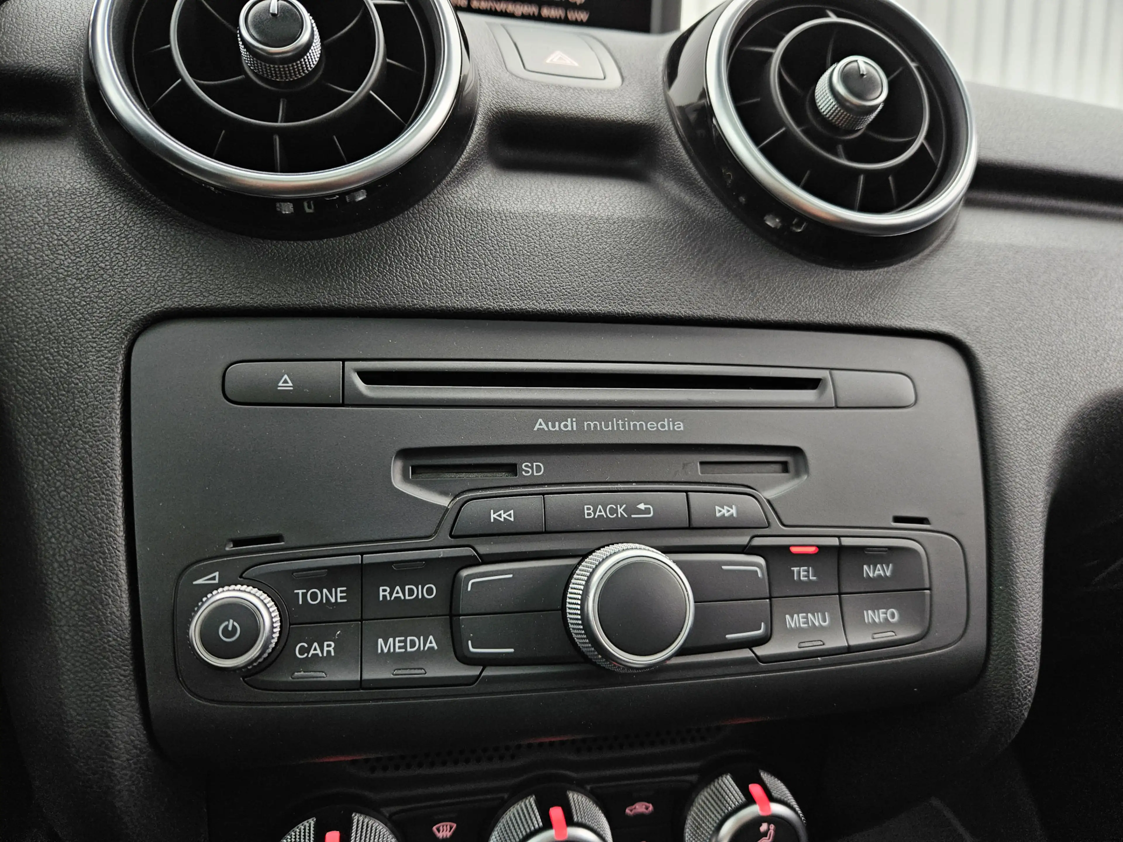 Audi A1 1.4 TFSI S Edition /Automaat/Pano/Stoelverwarming! — photo 18