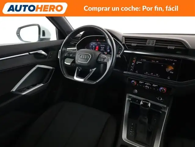 Audi Q3 view 14
