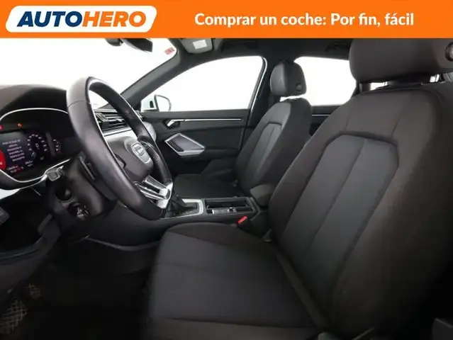 Audi Q3 view 11