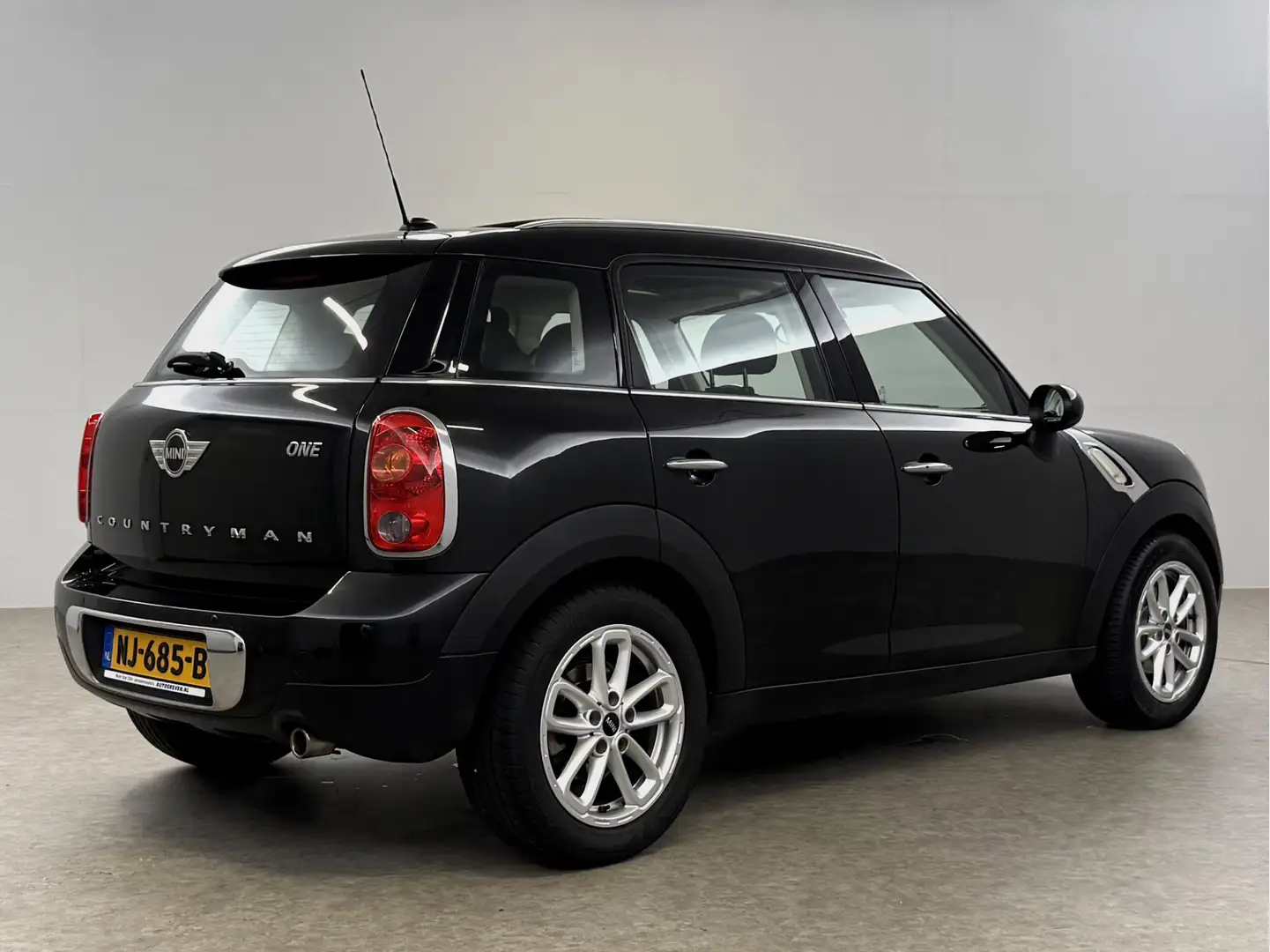 MINI One Countryman 1.6 Pano Clima Cruise LED Navi PDC 17"LMV Zwart - 2