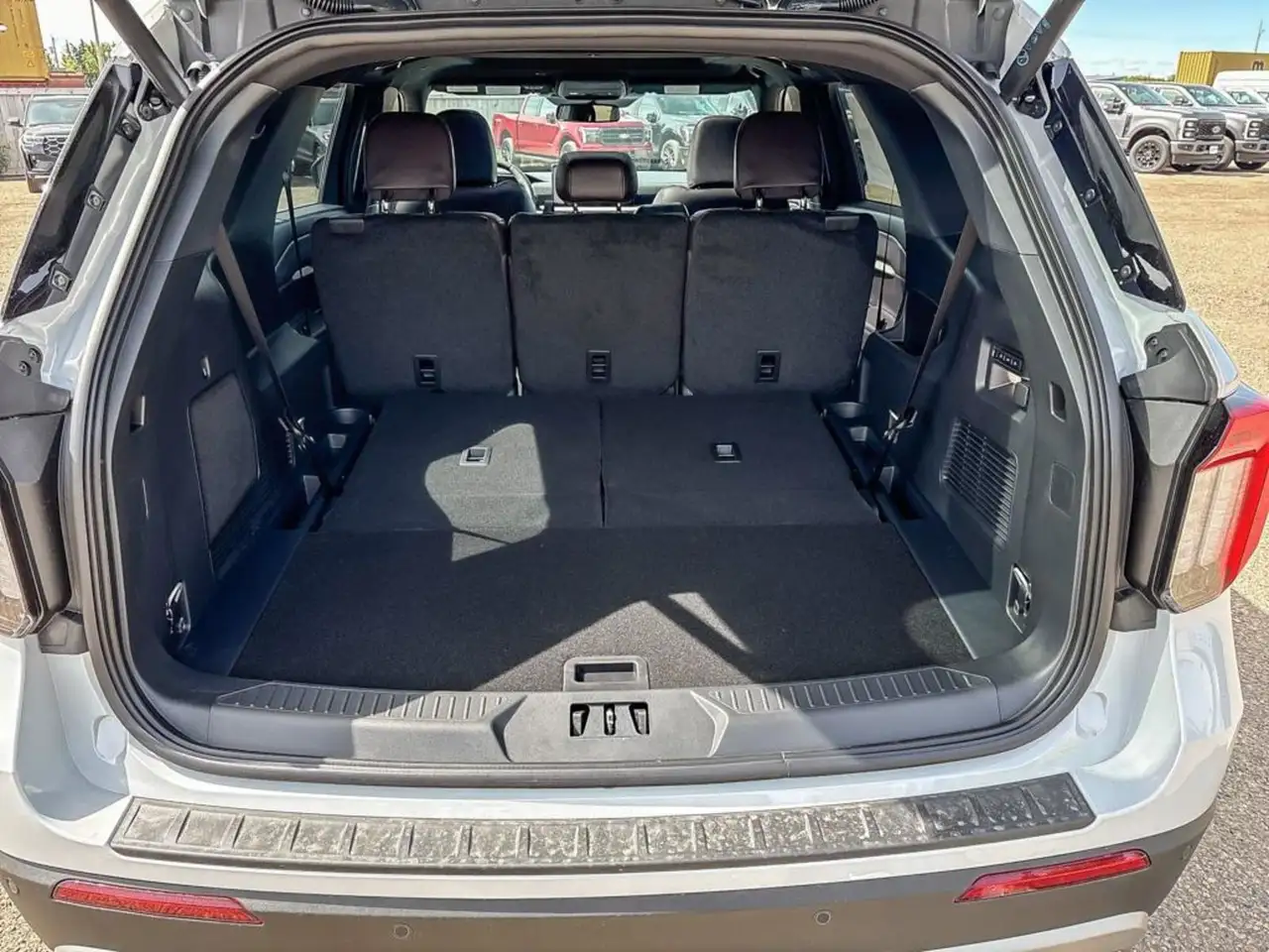 Ford Explorer снимка Ford Explorer