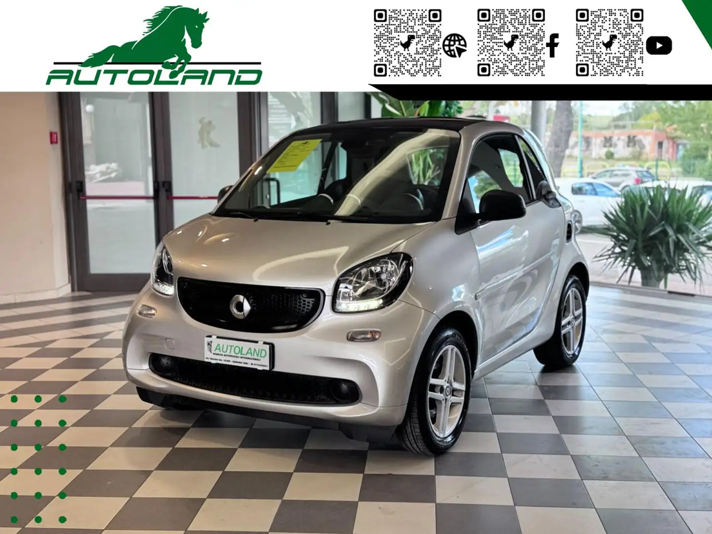 smart forTwo 70 1.0 Youngster Automatica Tagliandi Mercedes Argento - 1