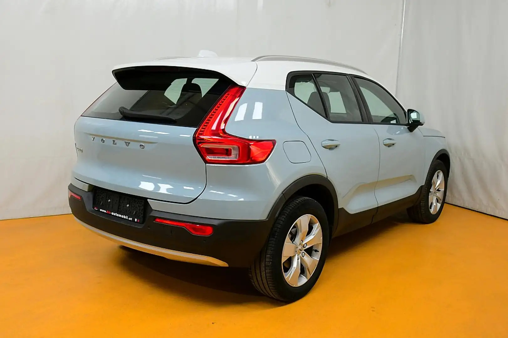 Volvo XC40 T3 Momentum Blau - 2