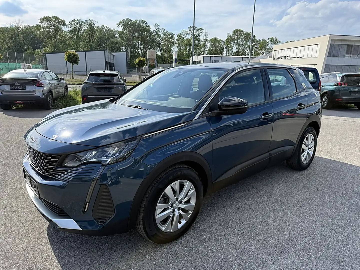 Peugeot 3008 PureTech 130 EAT8 Active Pack Blau - 2