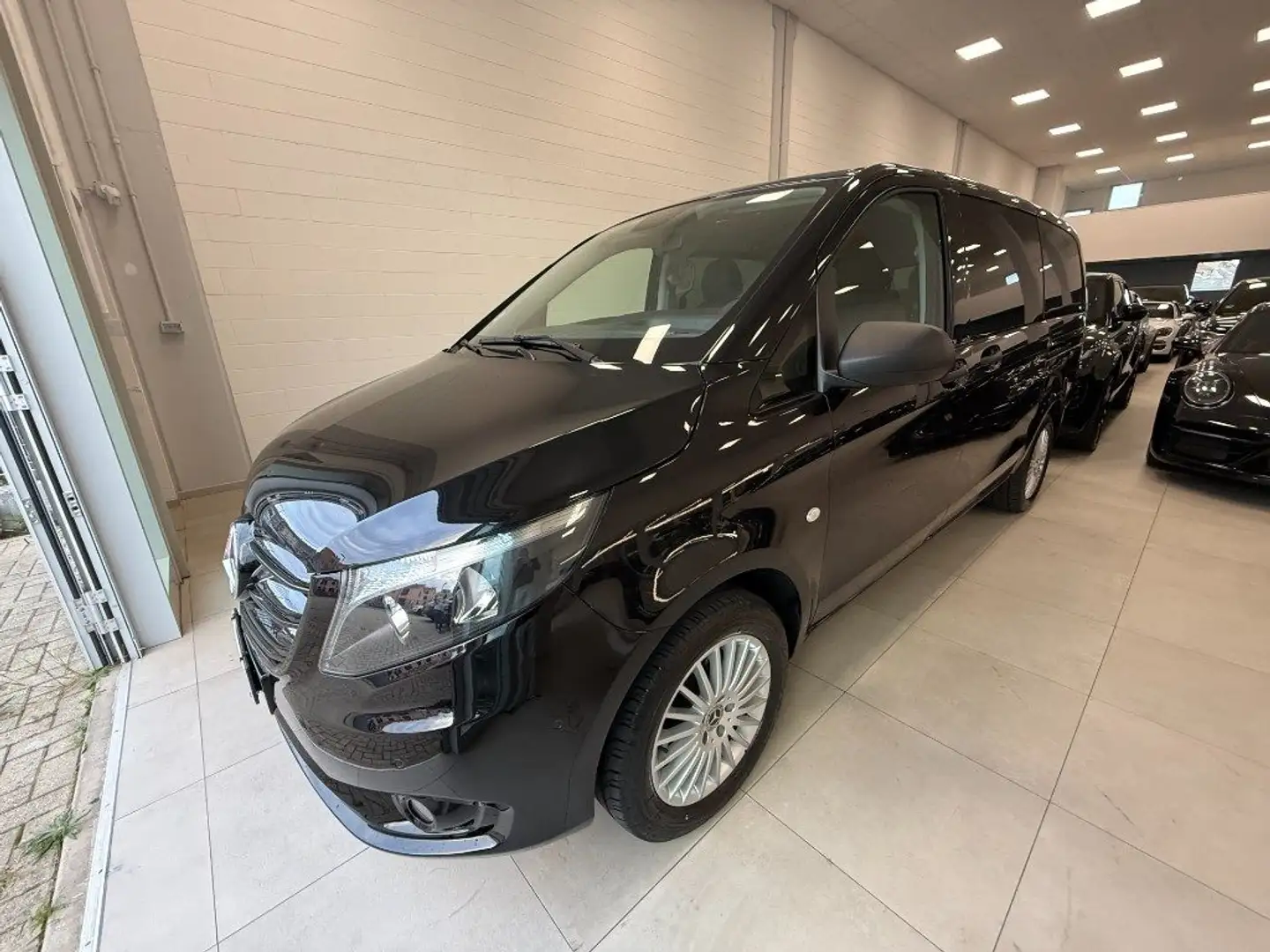 Mercedes-Benz Vito 2.0 114 CDI 4x4 PC-SL Tourer Pro Long Nero - 2