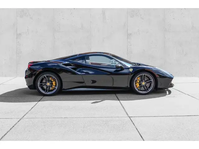 Ferrari 488 view 7