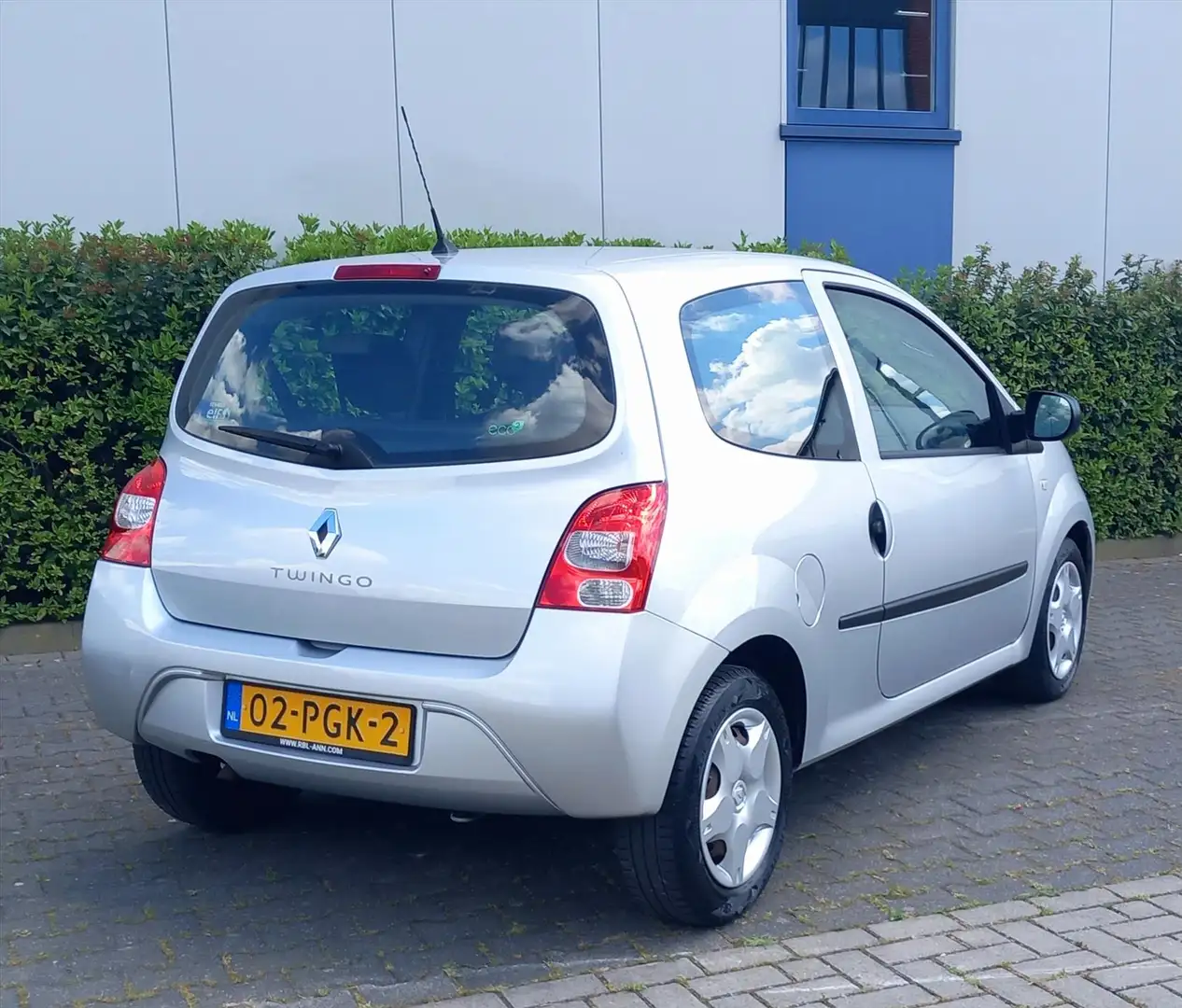 Renault Twingo 1.2 16V 75pk ECO² Airco Grijs - 2