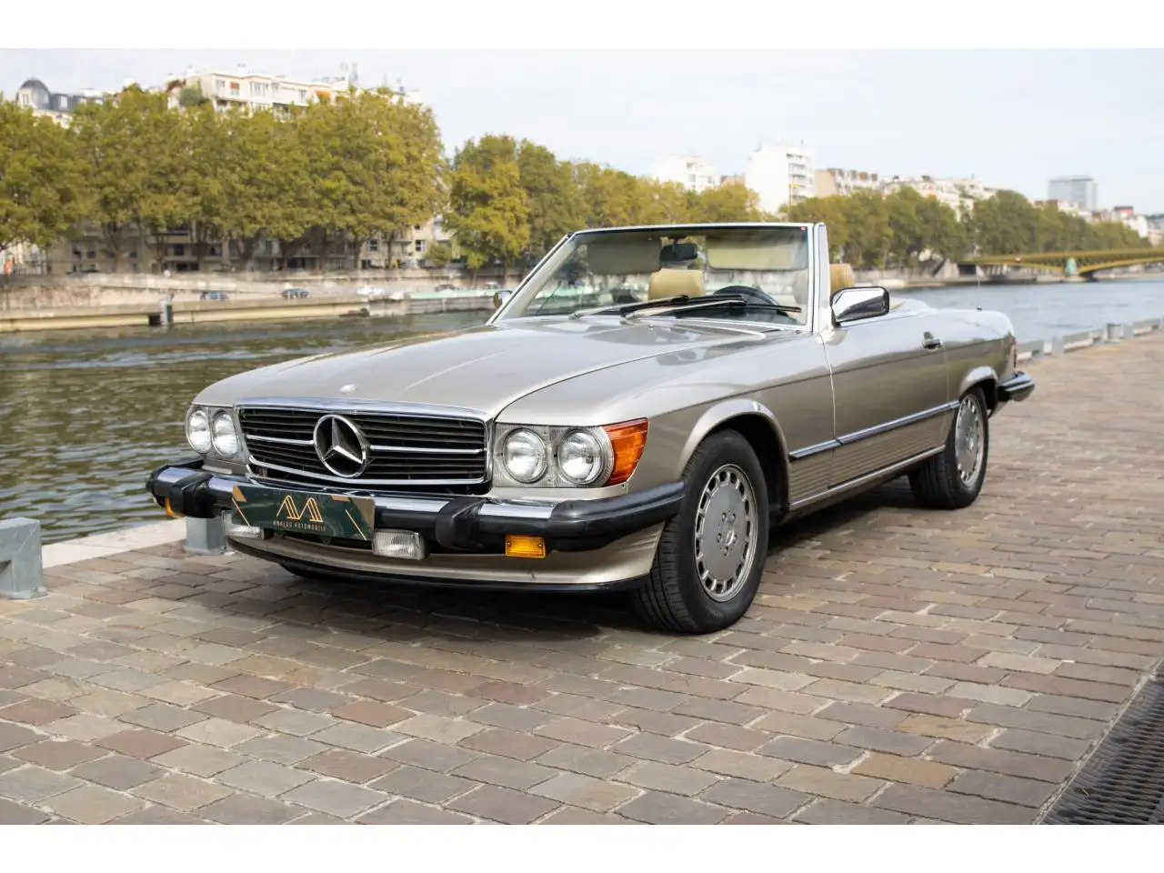 Mercedes-Benz SL 560