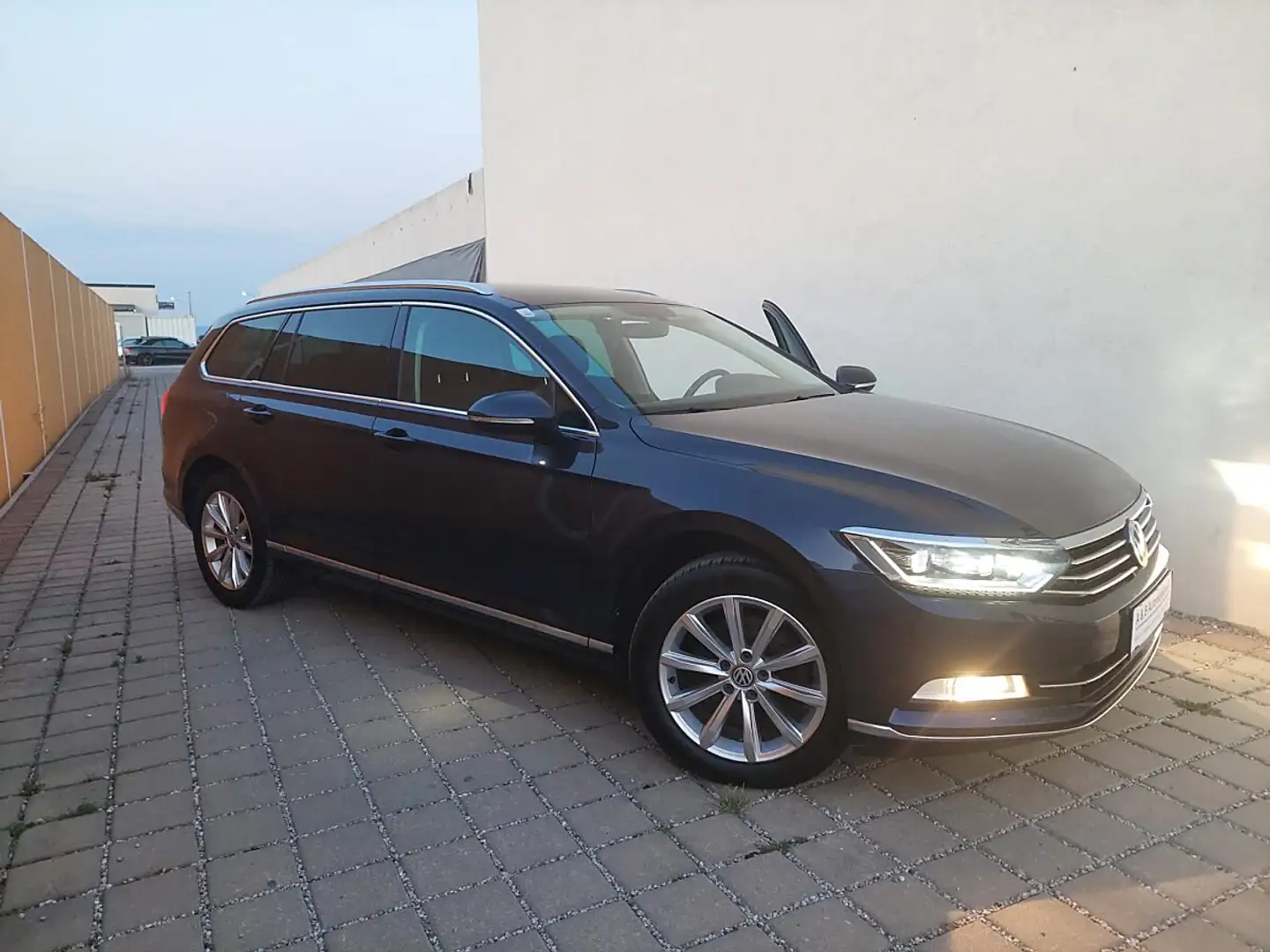 Volkswagen Passat Variant Highline 2,0 TDI DSG Erster Besitz Blau - 1