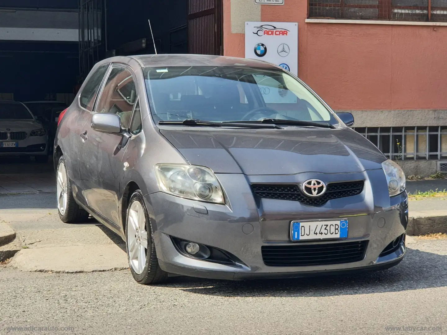 Toyota Auris 2.2 D-Cat 3p. Grigio - 1