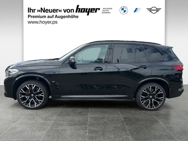 BMW X5 M view 3