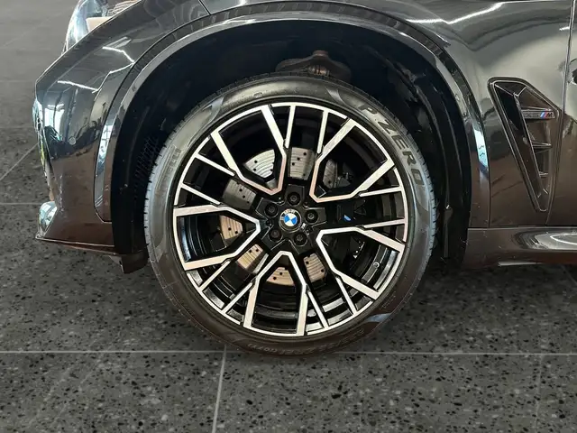 BMW X5 M view 10