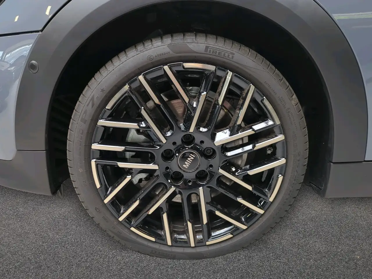 MINI Cooper C Cabrio Favoured Trim 11